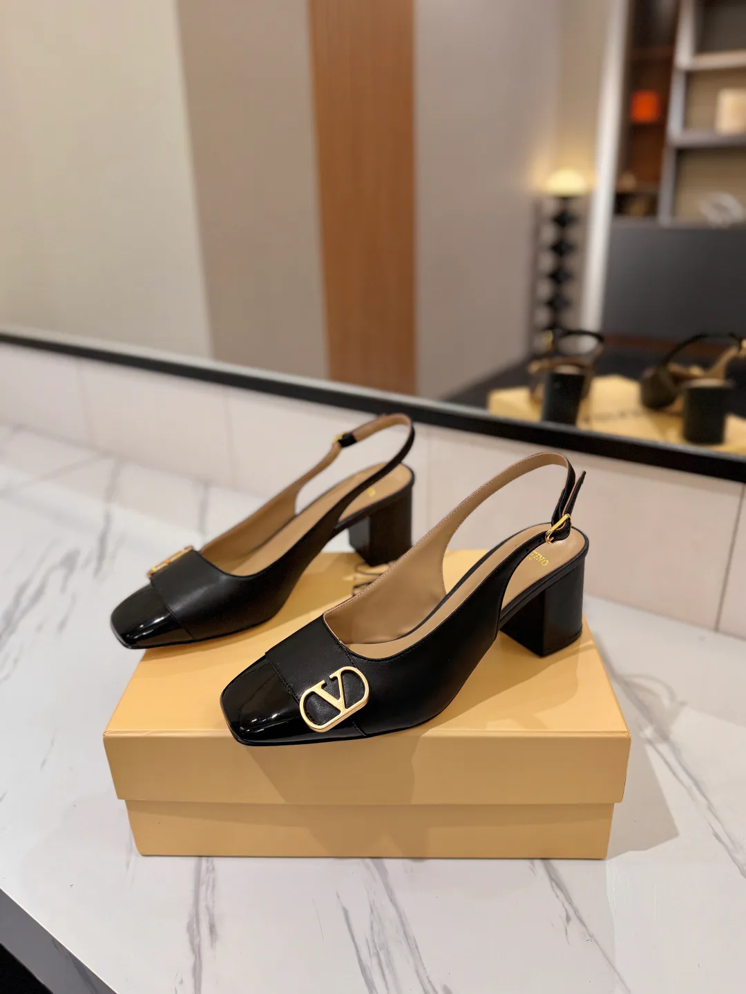 Босоножки Женские Valentino 18134906