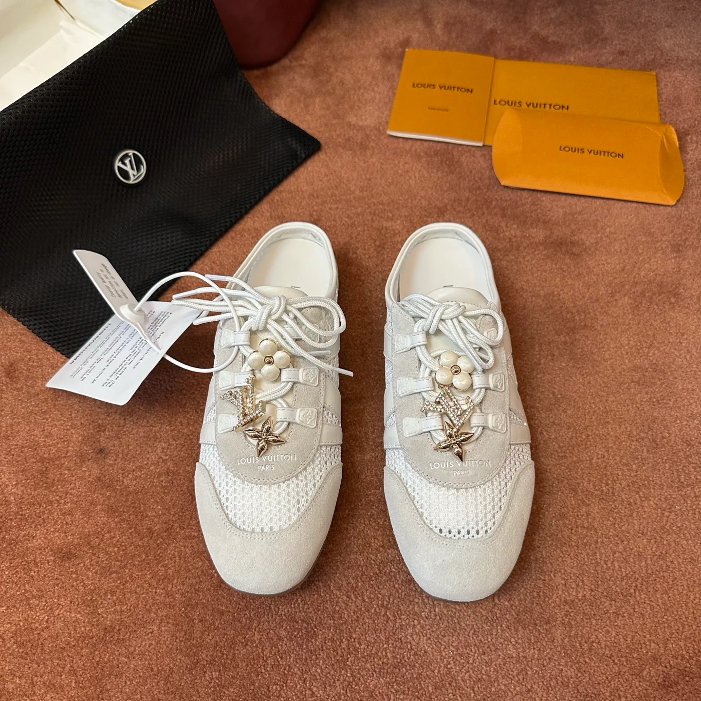 Кроссовки Женские Louis Vuitton 18120470