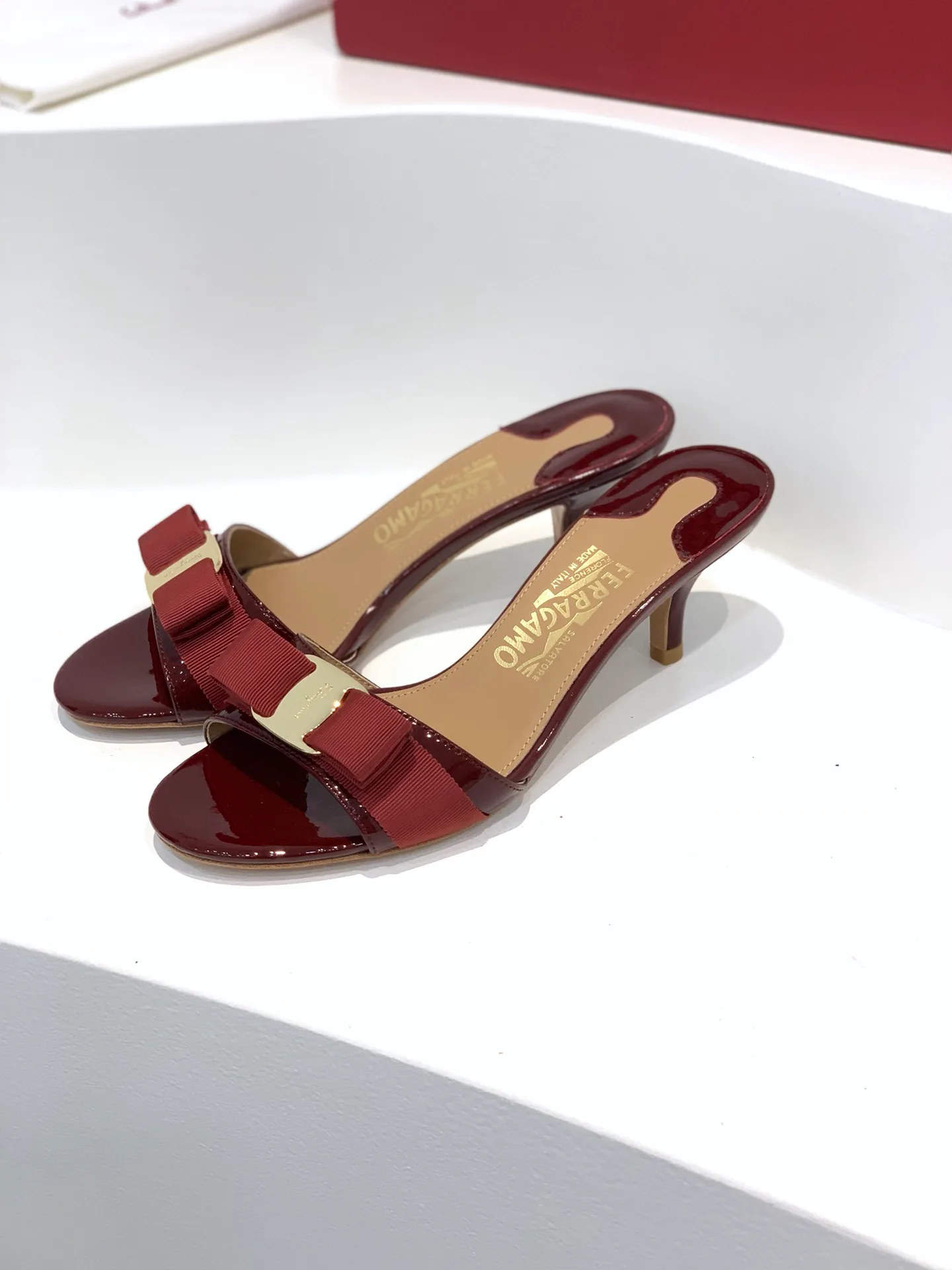 Босоножки Женские Salvatore Ferragamo 17642544