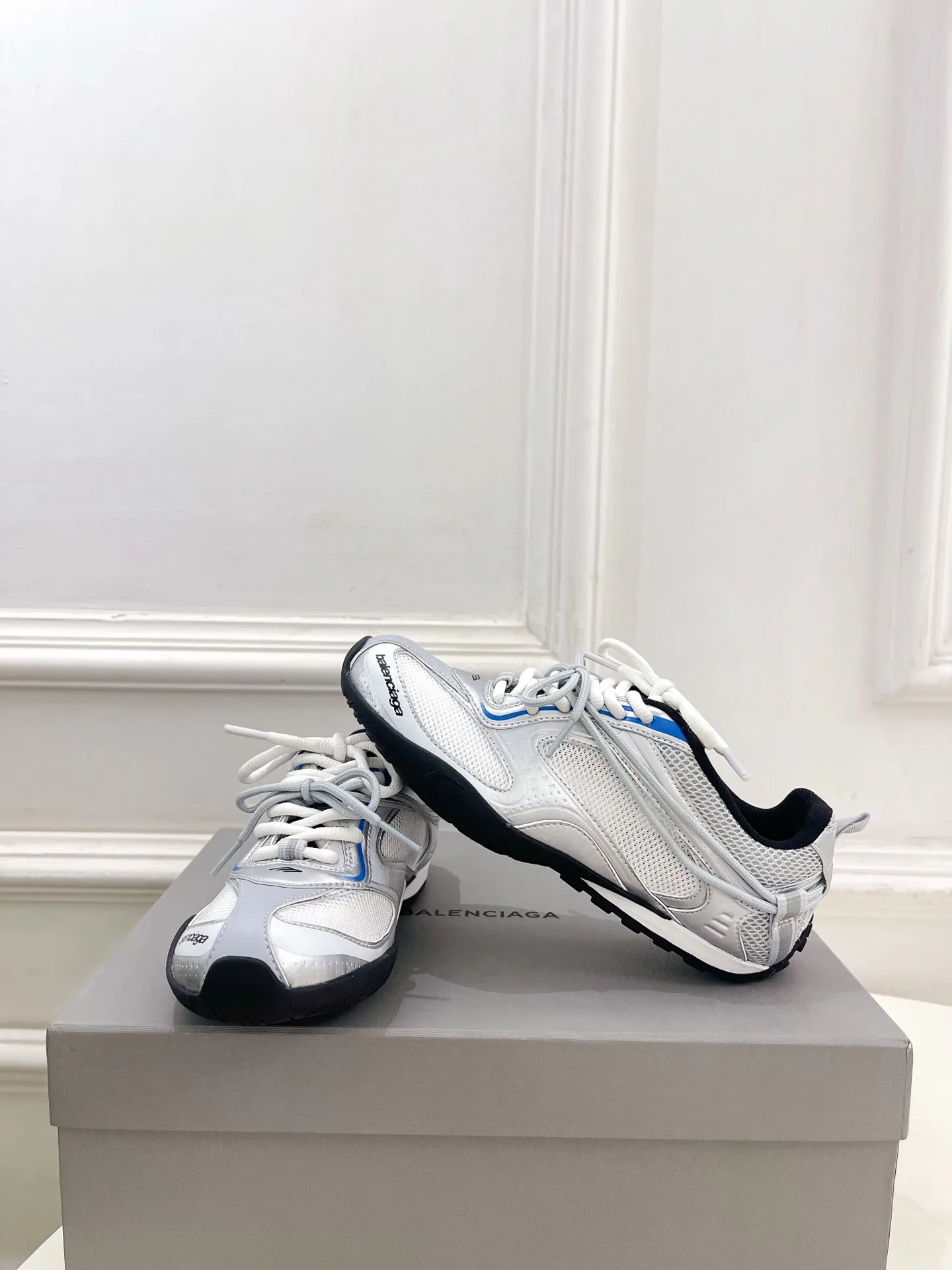 Кроссовки Женские Balenciaga 13340930