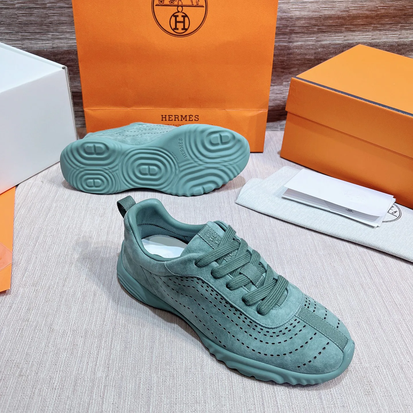 Кроссовки Женские Hermes 17749566