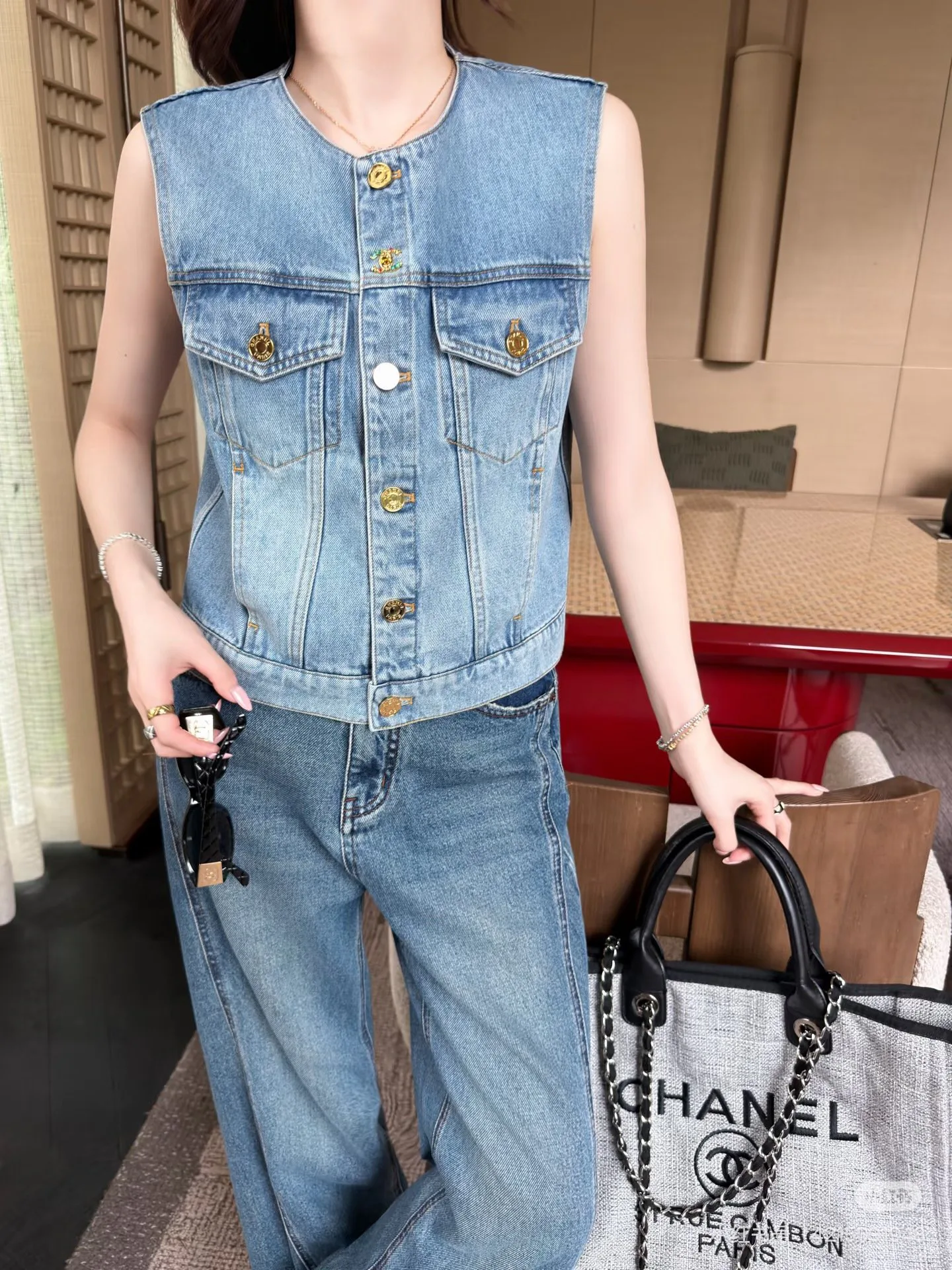 Жилеты Женские Chanel 16905619