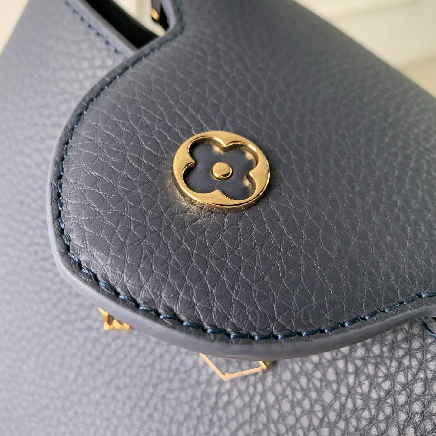 Классические Сумки Женские Louis Vuitton 18147531