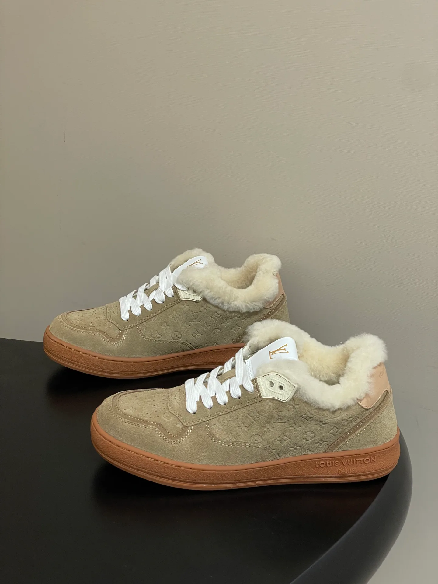 Кроссовки Женские Louis Vuitton 1706469