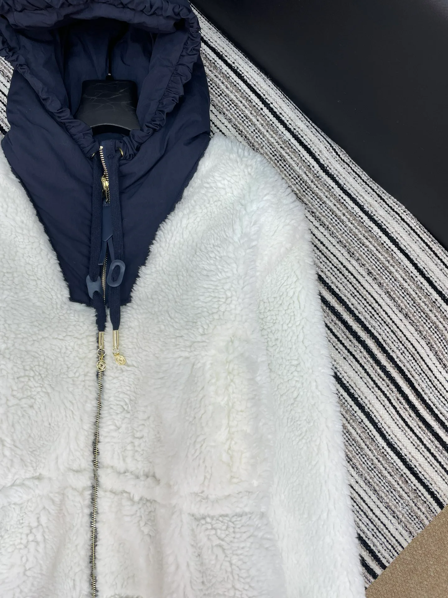 Куртки И Пуховики Женские Louis Vuitton 882550