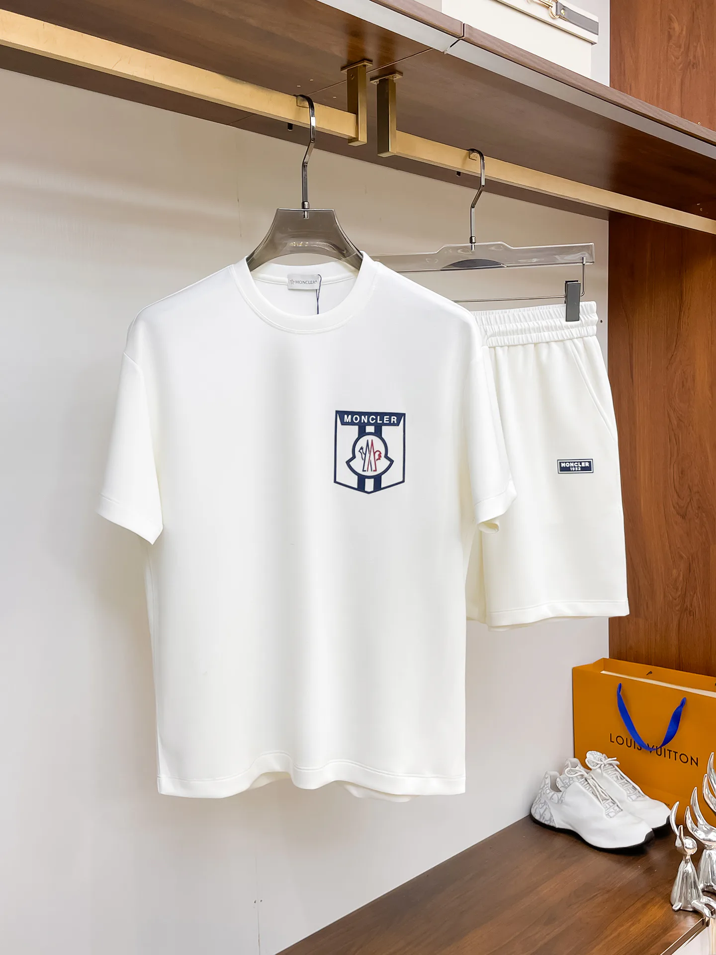 Куртки И Пуховики Мужские Moncler 13255785