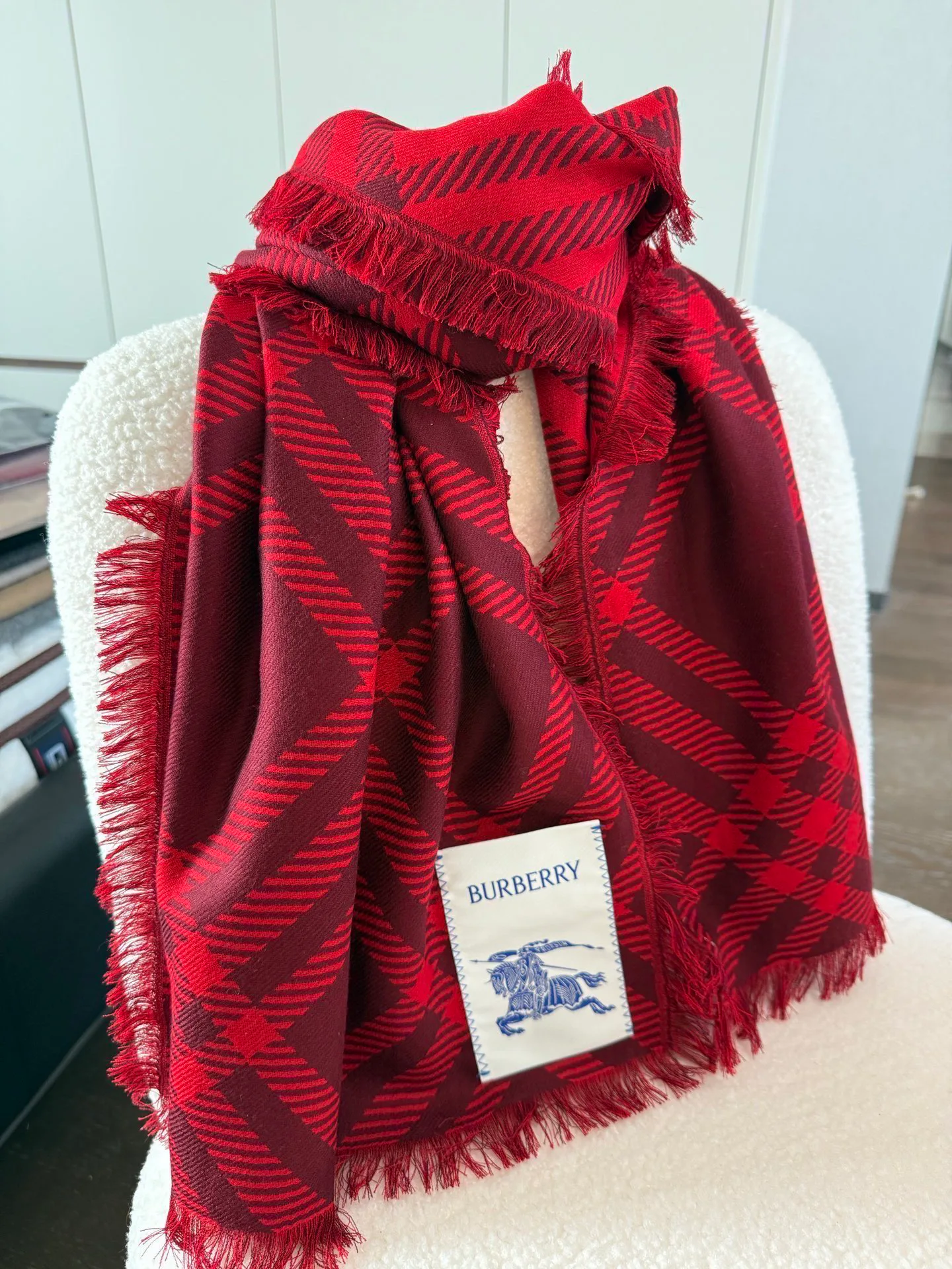 Шарфы Burberry 18627369