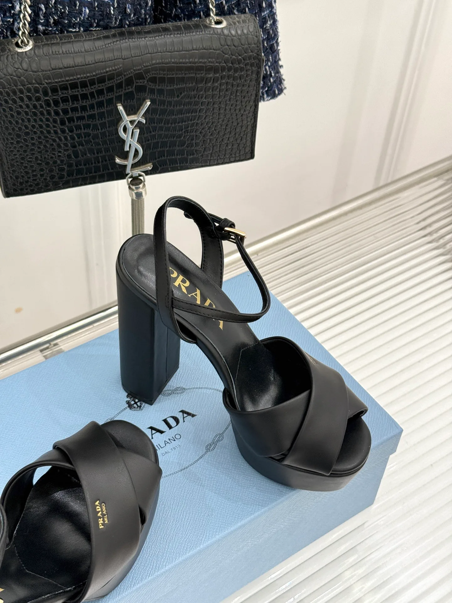 Босоножки Женские Prada 18613342