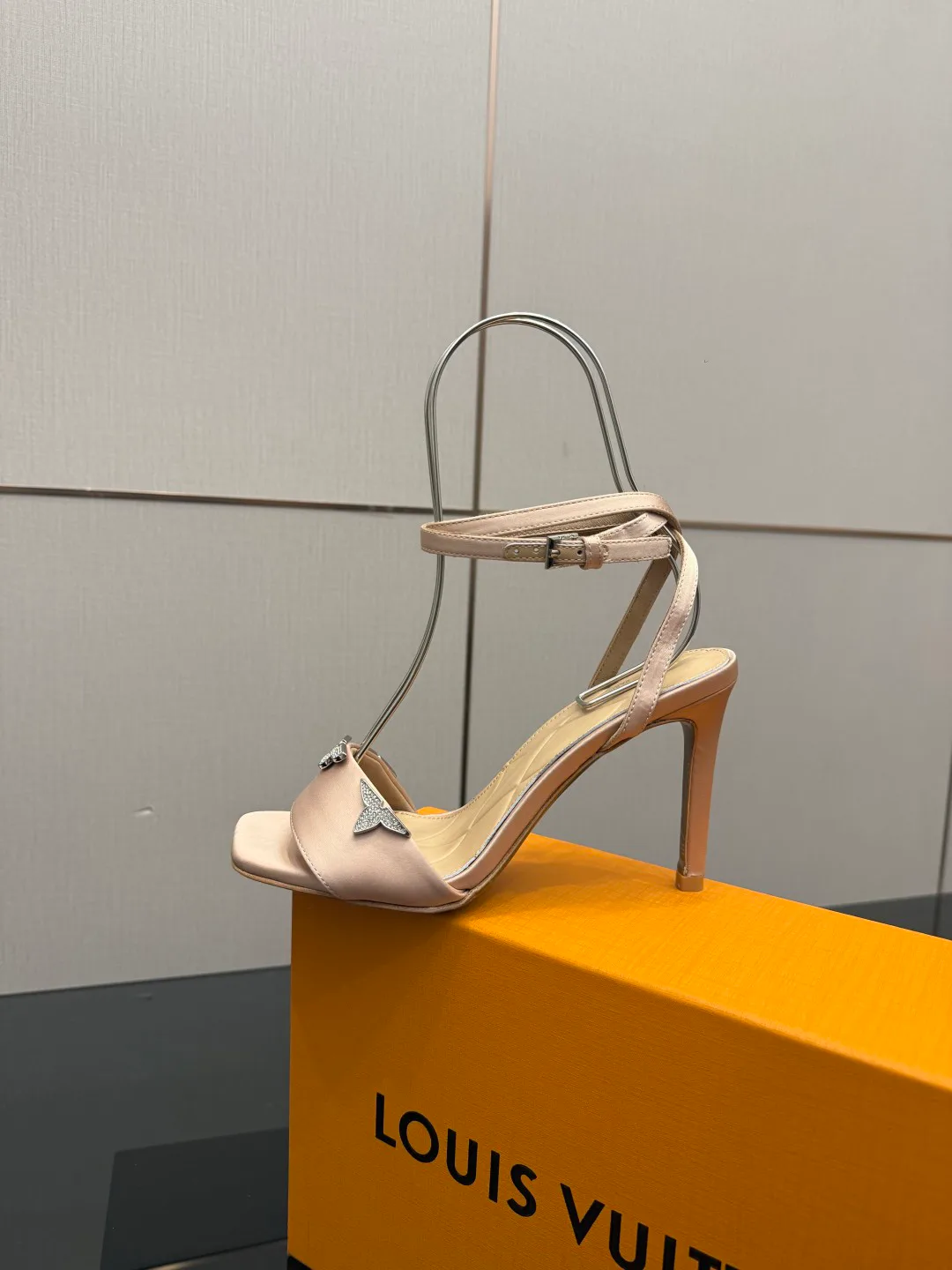 Босоножки Женские Louis Vuitton 5052037