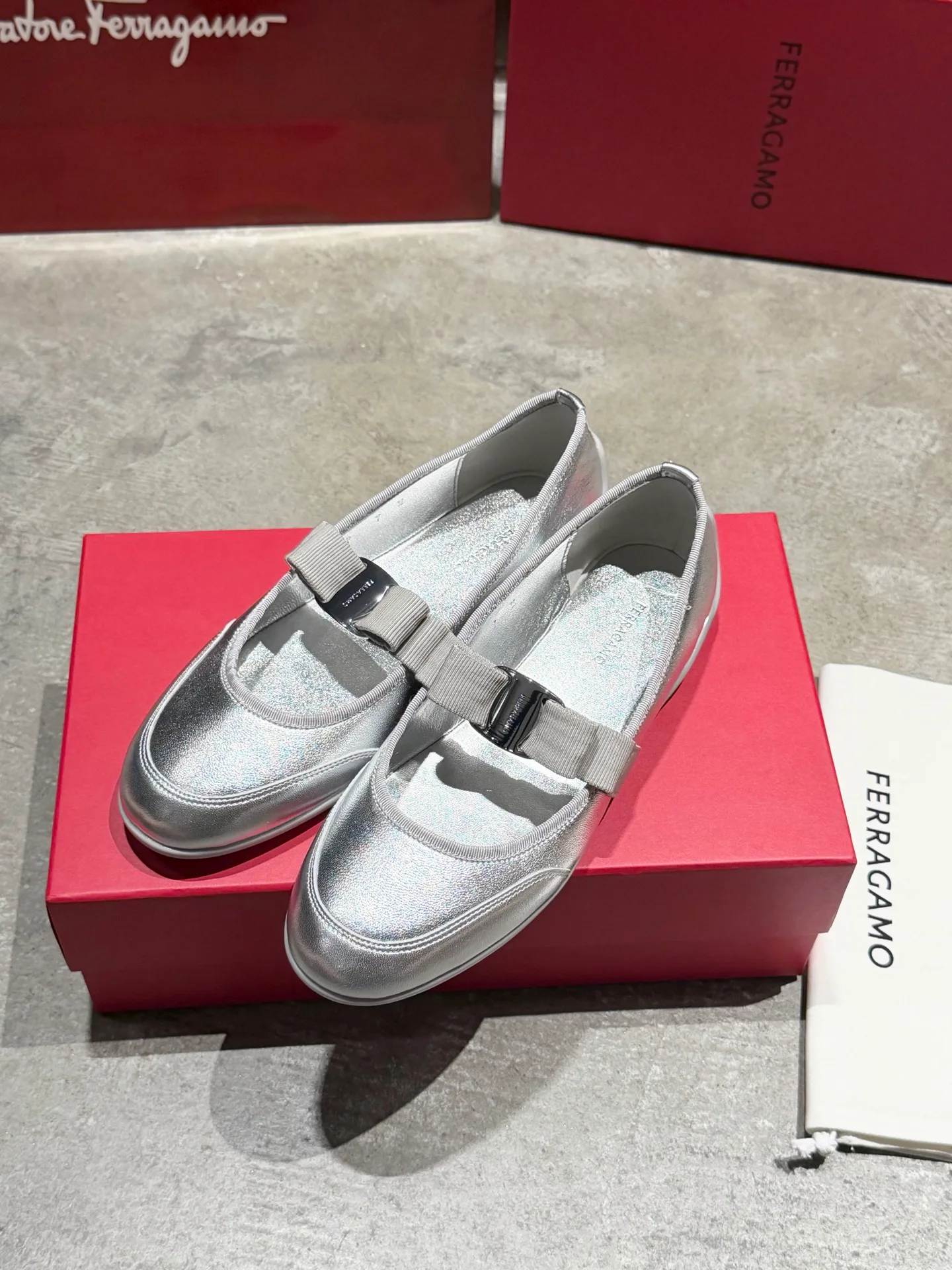 Балетки Женские Salvatore Ferragamo 18340755