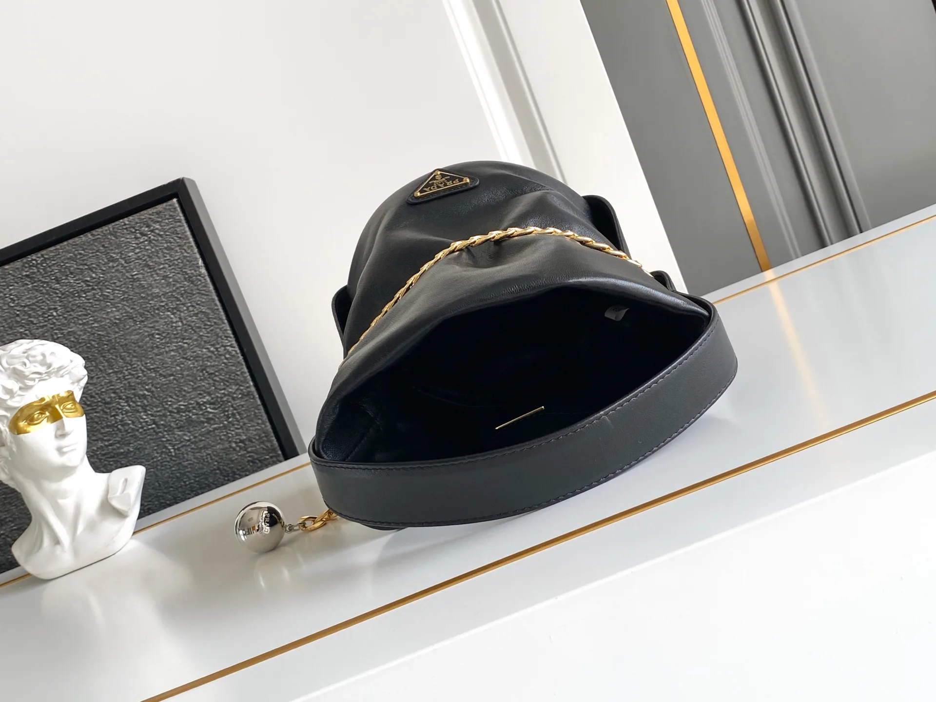 Классические Сумки Женские Prada 13368498