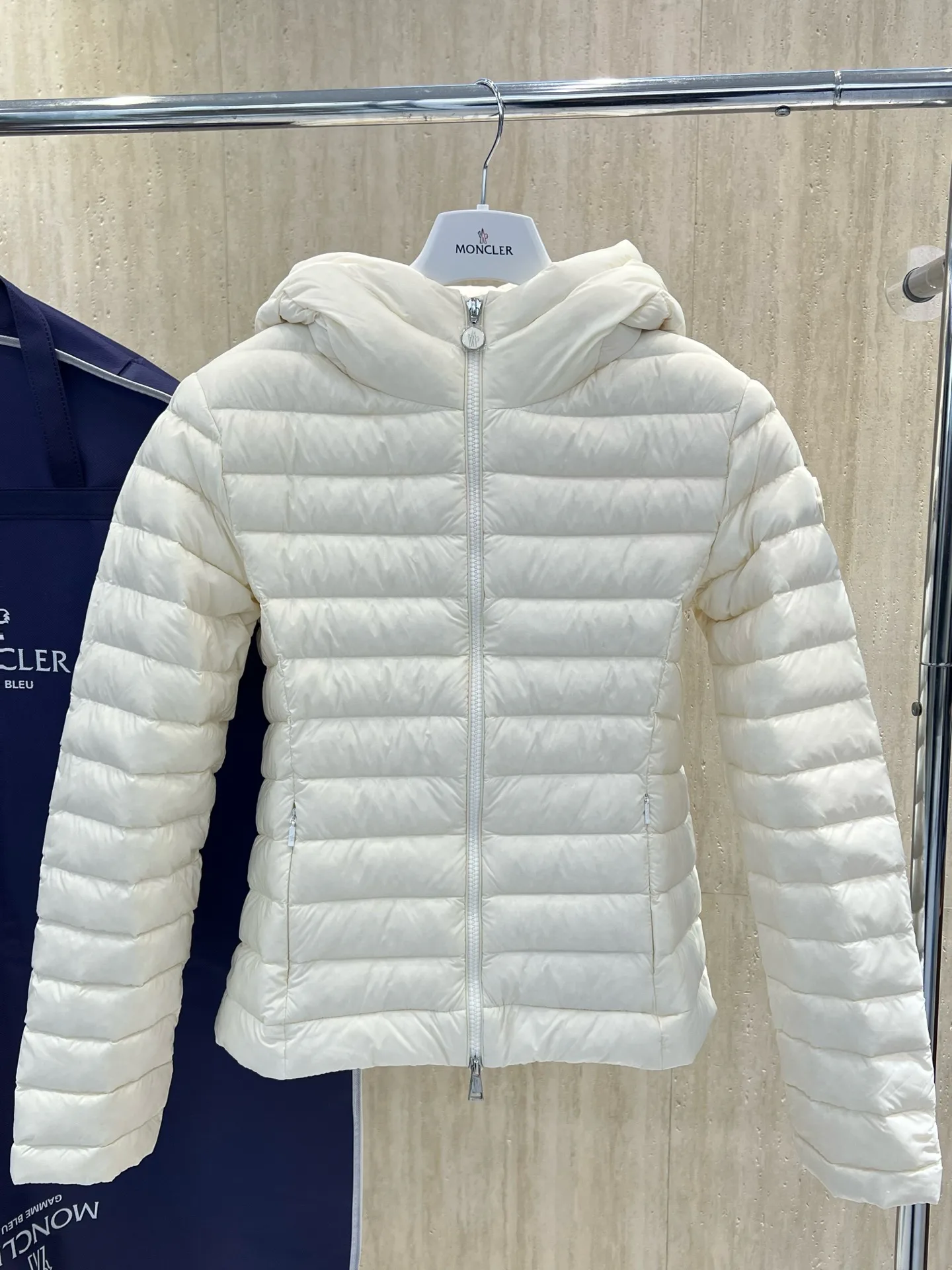 Куртки И Пуховики Женские Moncler 18723426