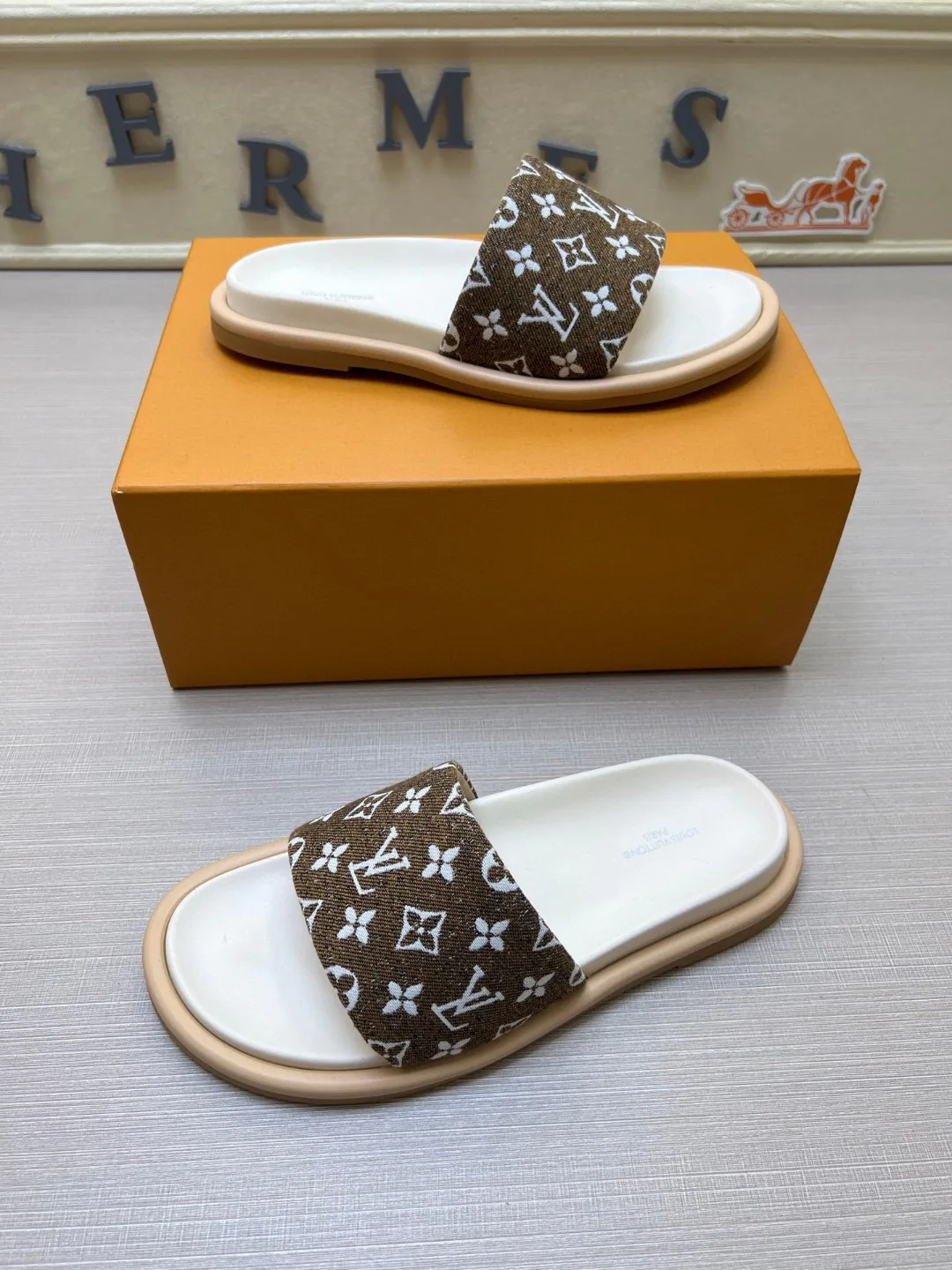 Шлепанцы Женские Louis Vuitton 9801510