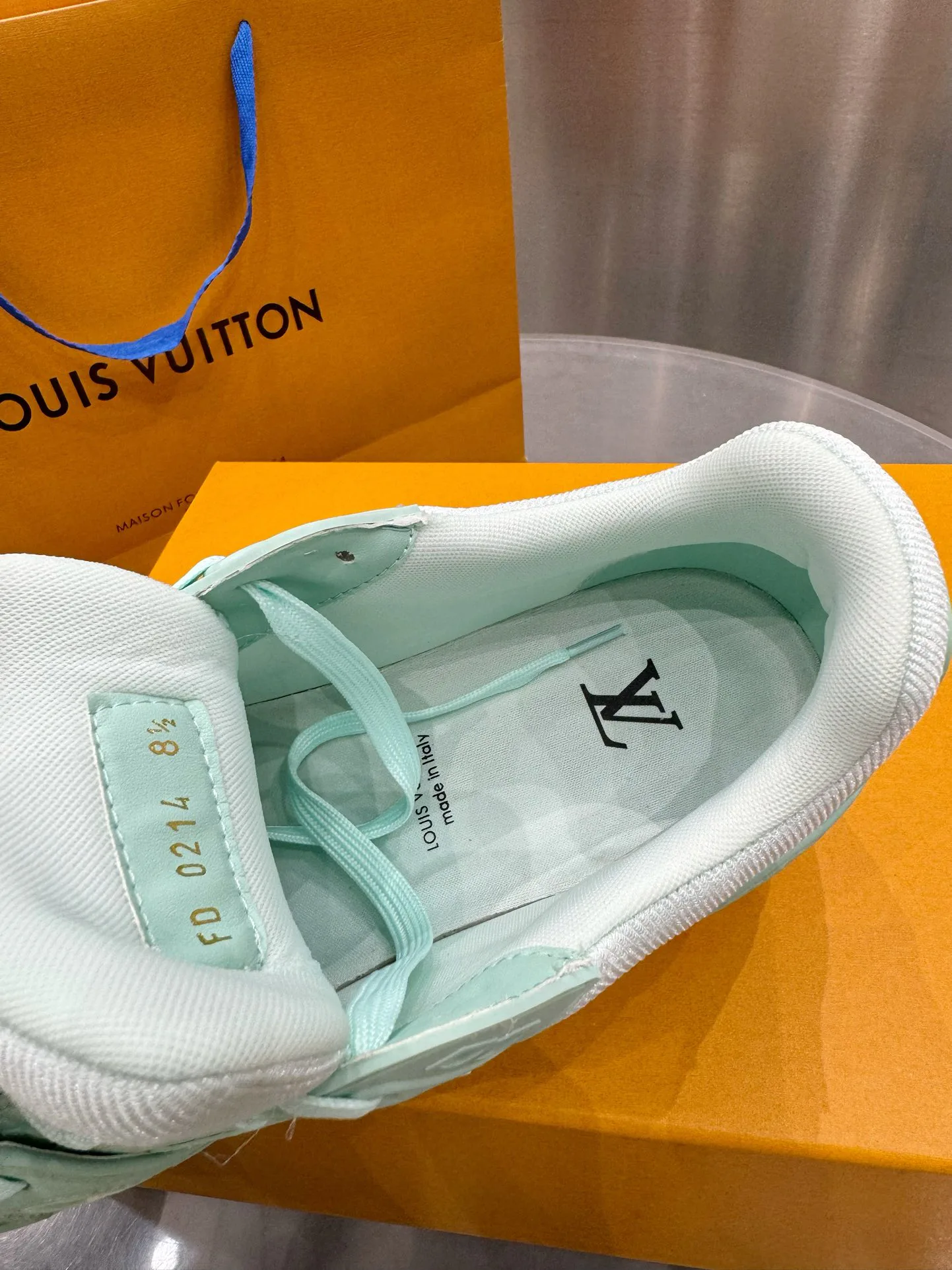 Кроссовки Женские Louis Vuitton 19073370