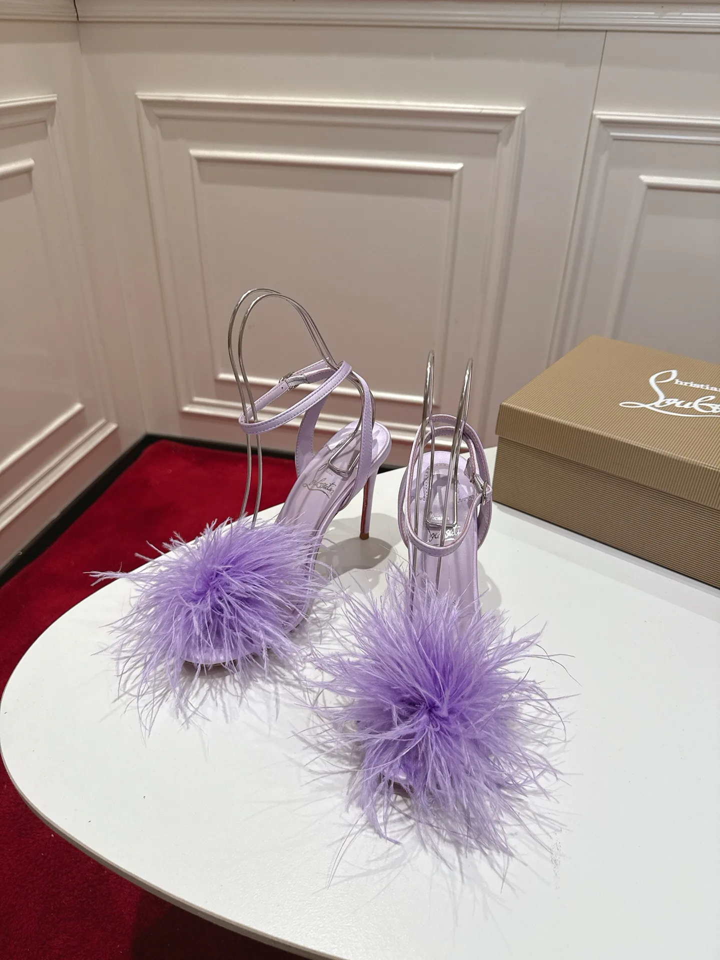 Туфли Женские Christian Louboutin 16920367