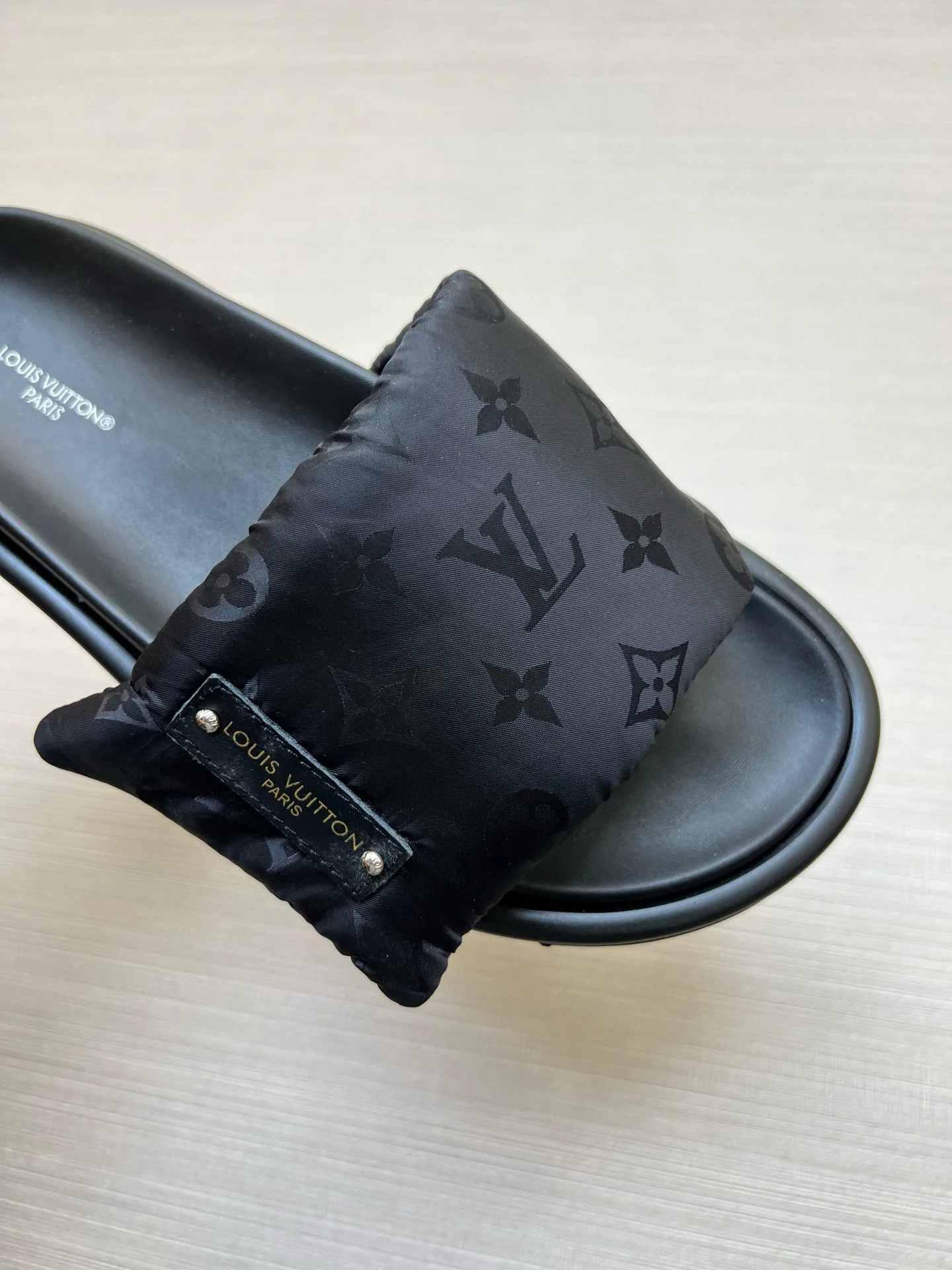 Шлепанцы Женские Louis Vuitton 9801574