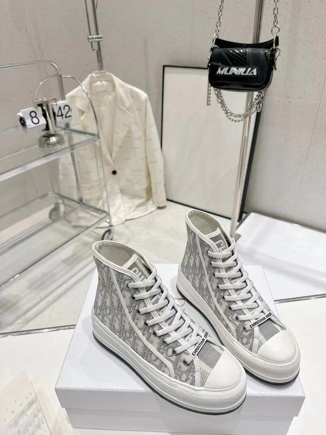 Кроссовки Женские Christian Dior 18311532