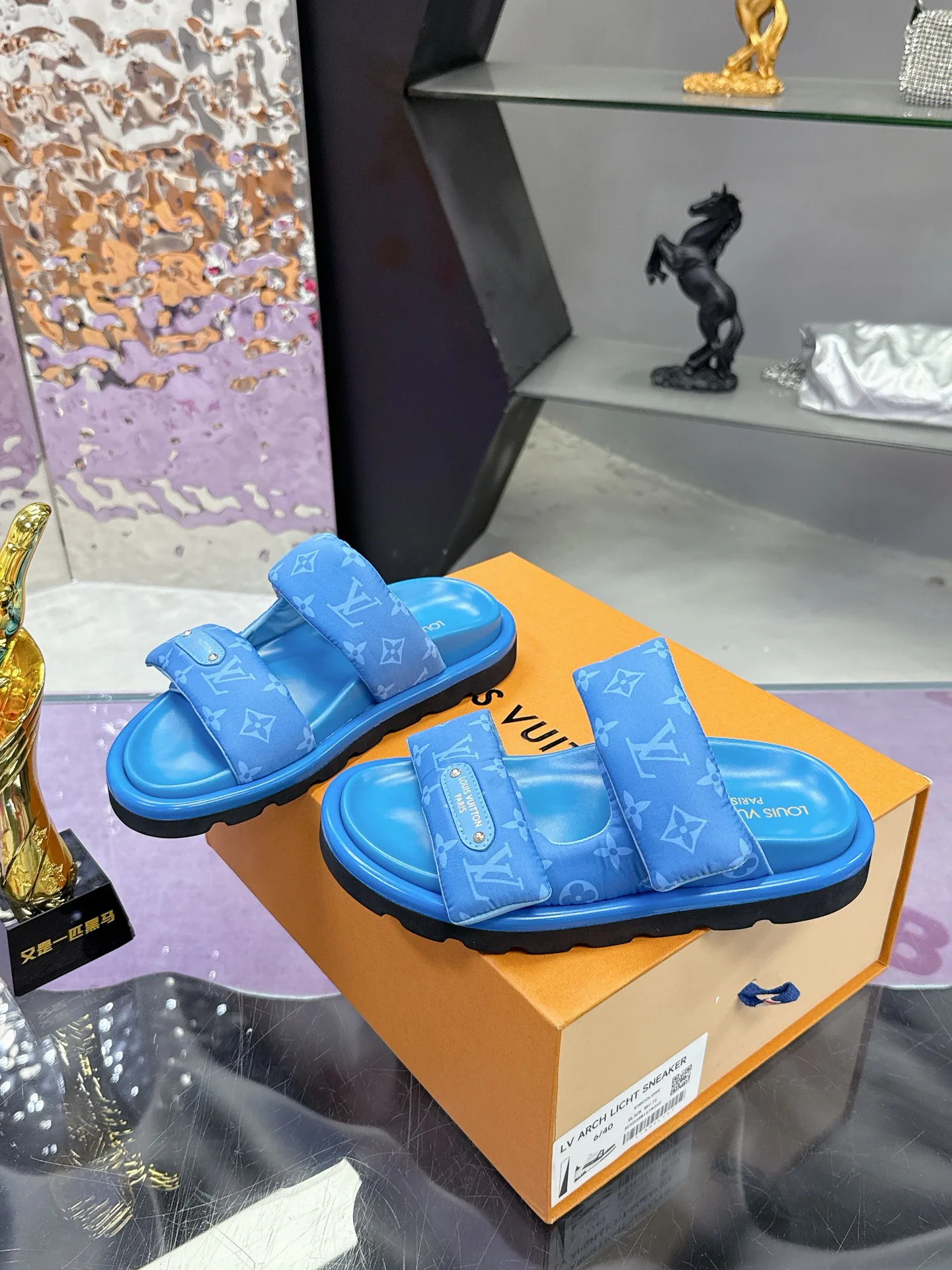 Шлепанцы Женские Louis Vuitton 17530455