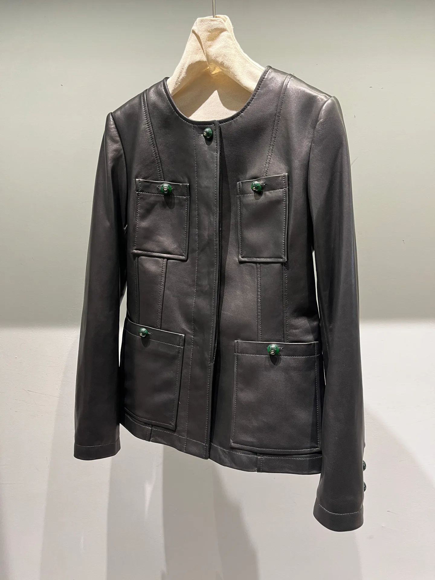 Кожаные Куртки И Дублёнки Женские Chanel 18654672