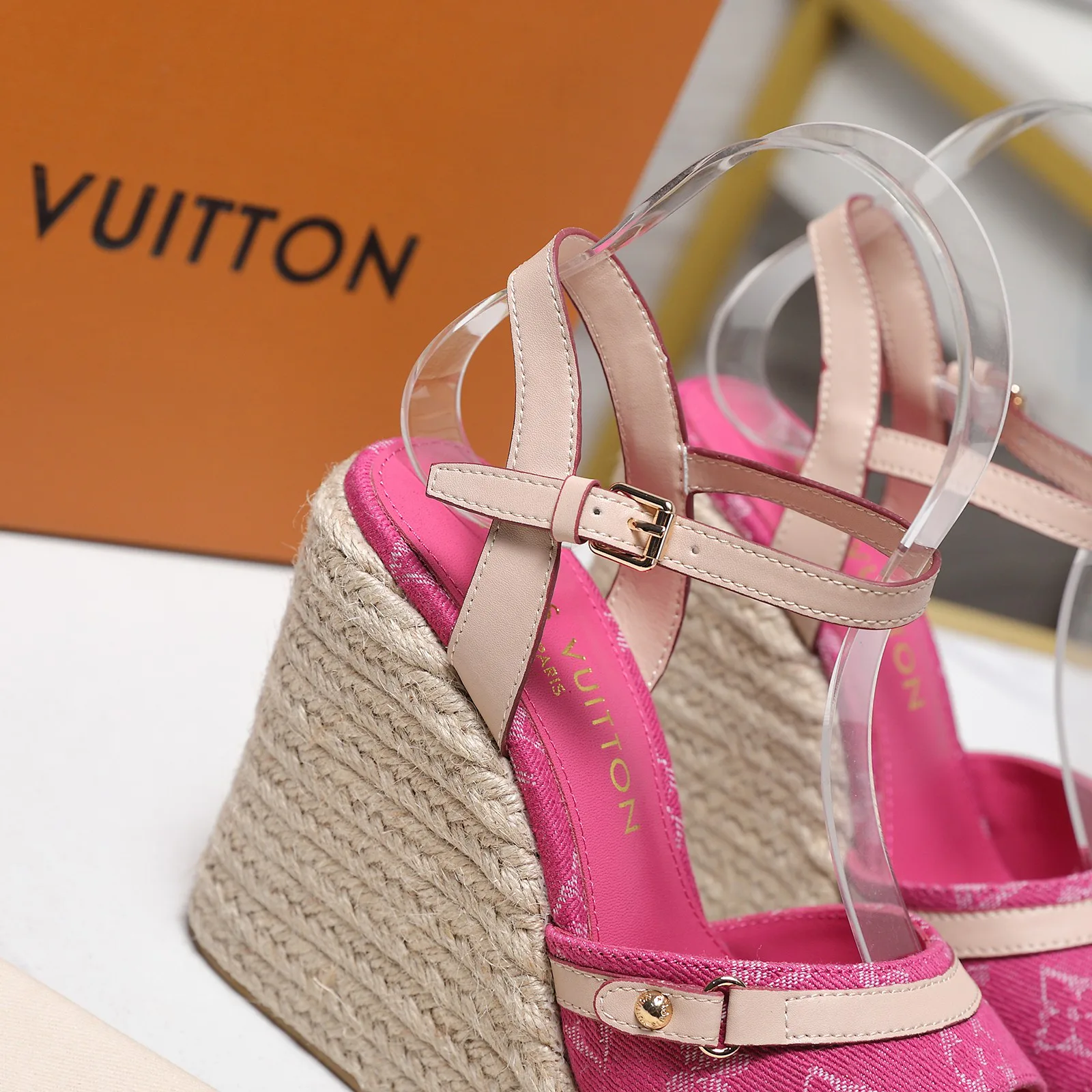 Босоножки Женские Louis Vuitton 13542435