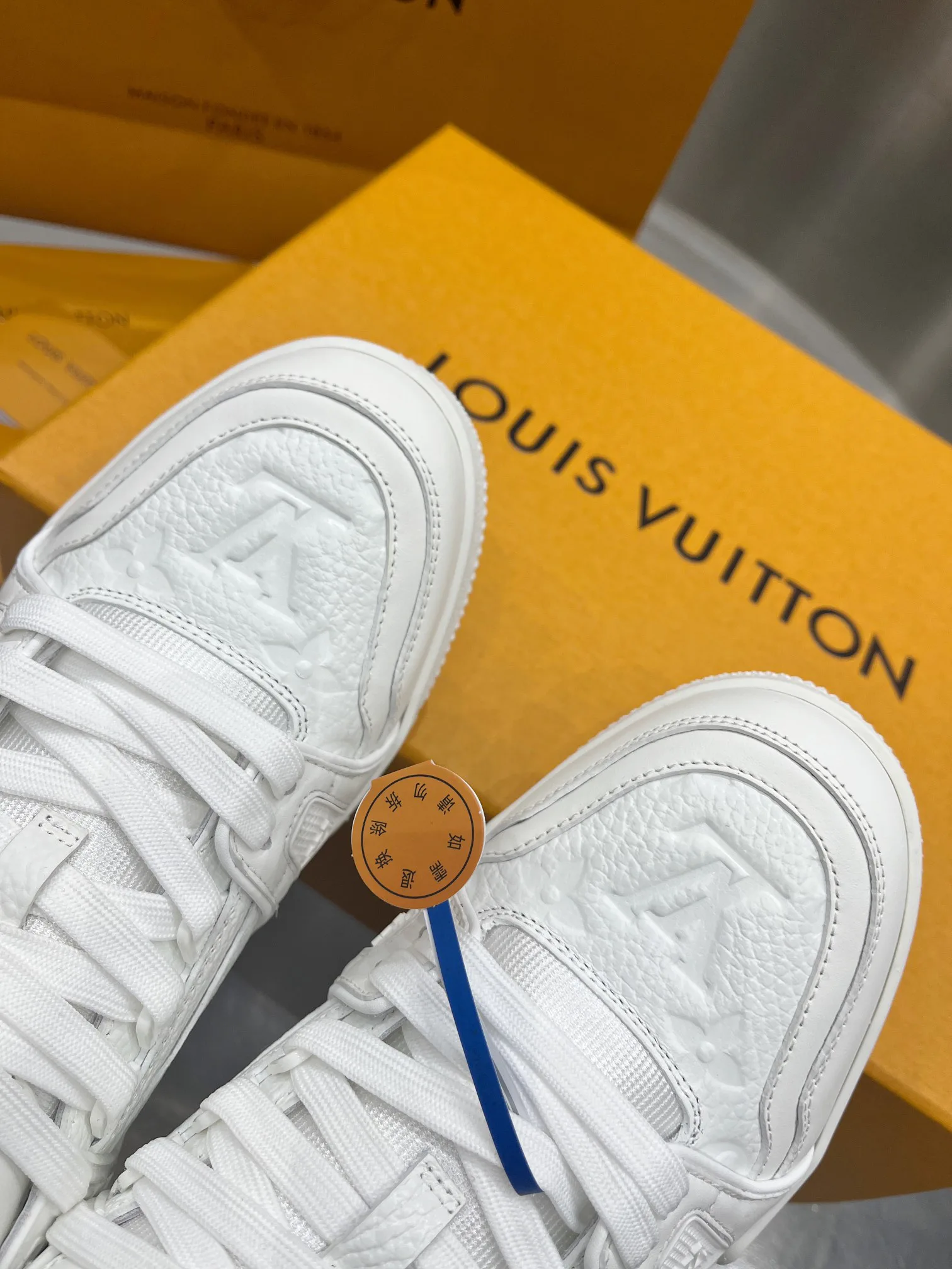 Кроссовки Женские Louis Vuitton 19073377
