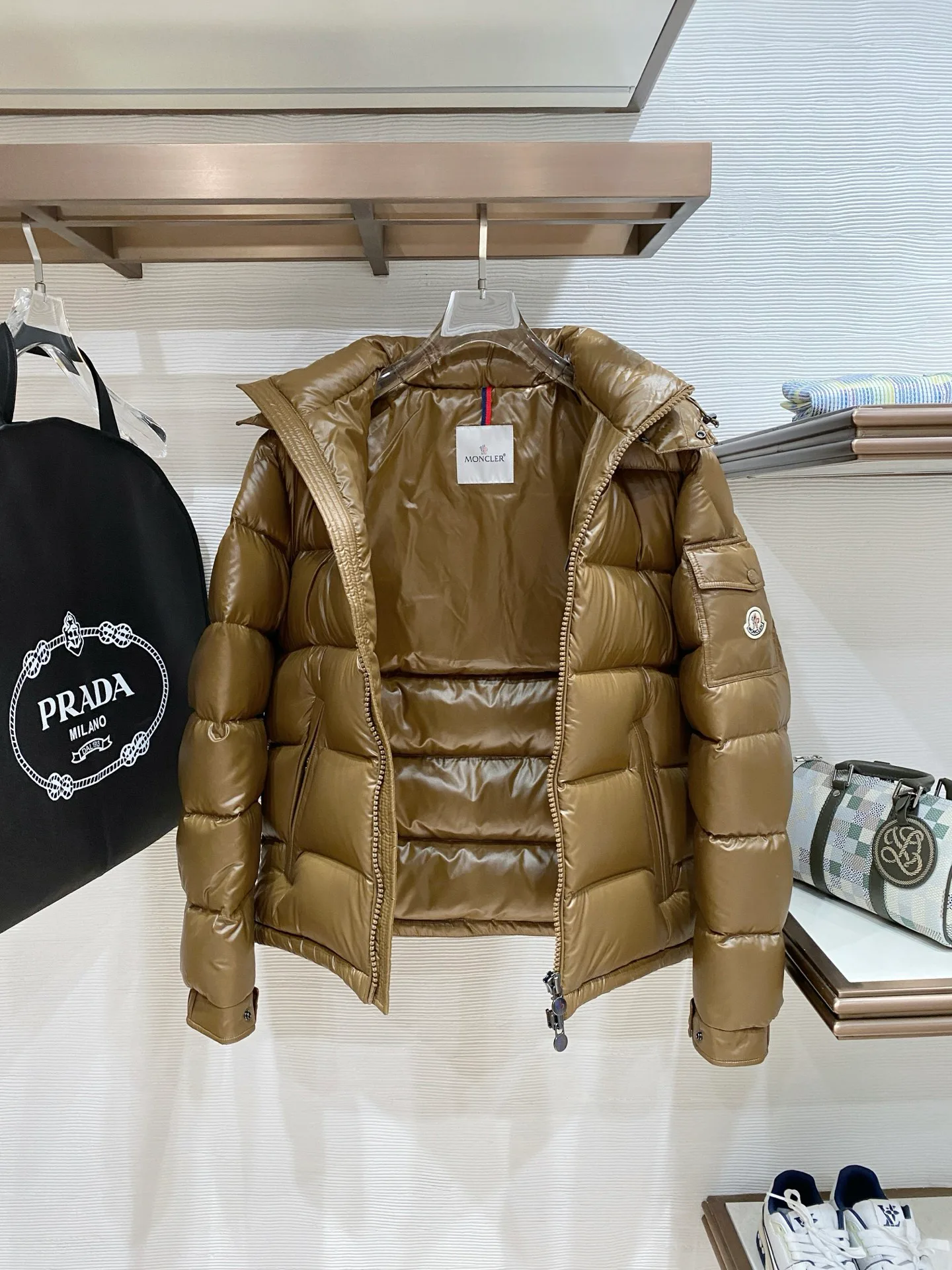 Куртки И Пуховики Мужские Moncler 4600959