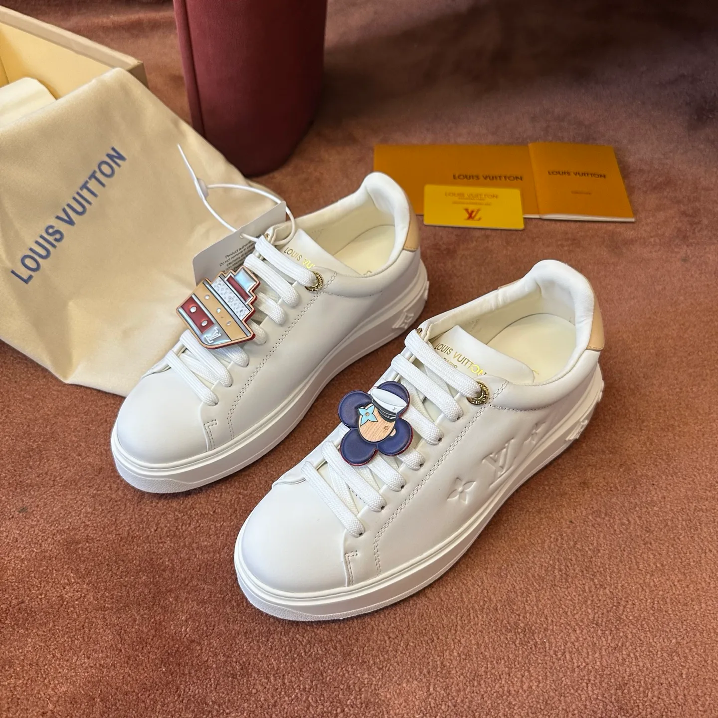 Кроссовки Женские Louis Vuitton 18120680