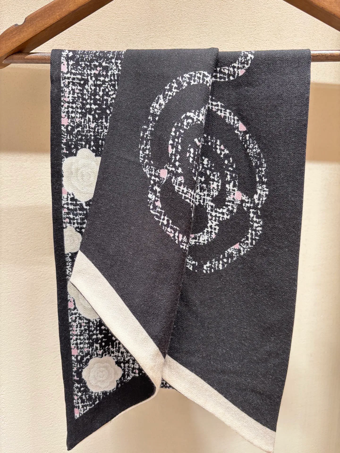 Шарфы Chanel 18093440