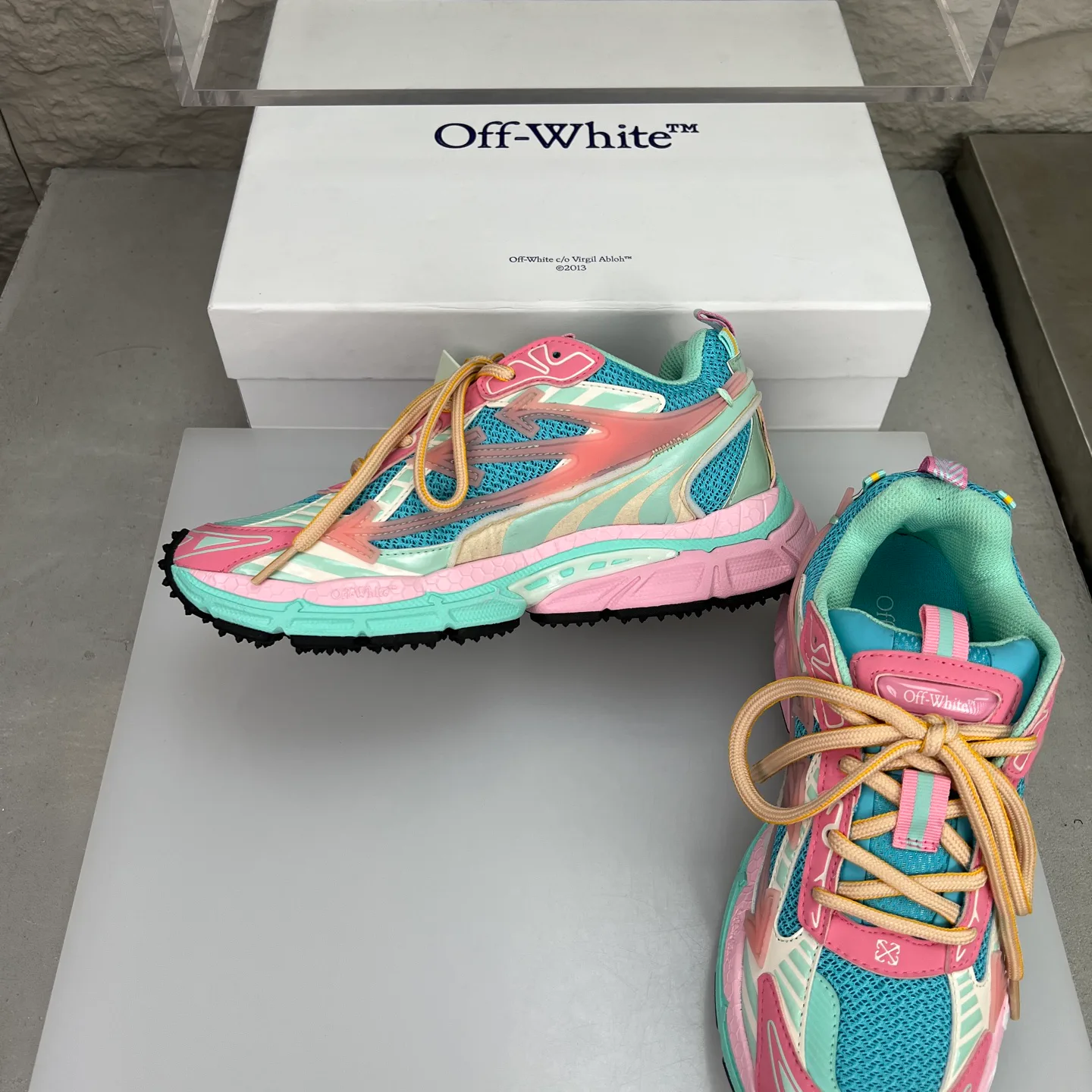 Кроссовки Женские Off-White 18351529