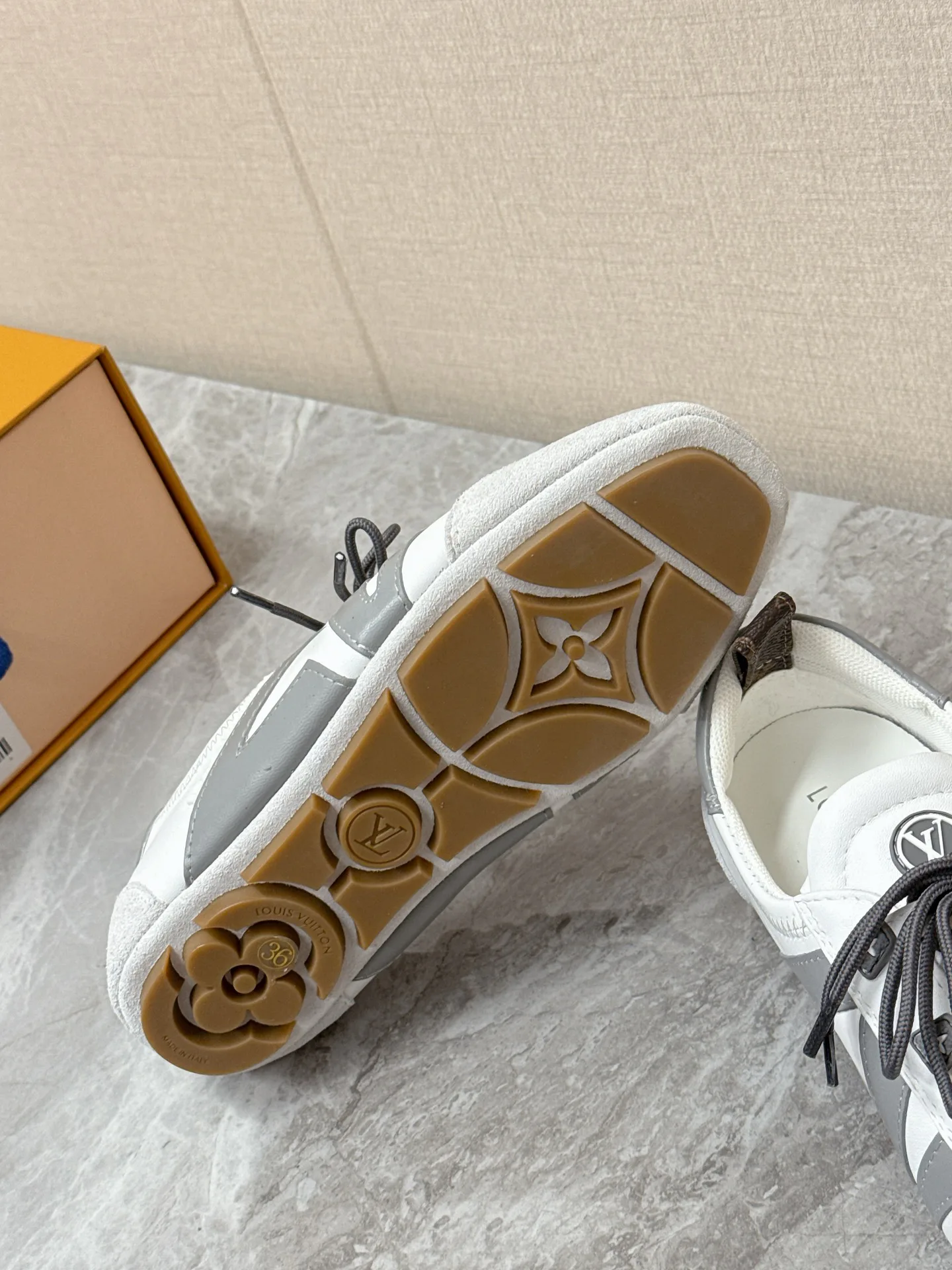 Кроссовки Женские Louis Vuitton 2625303