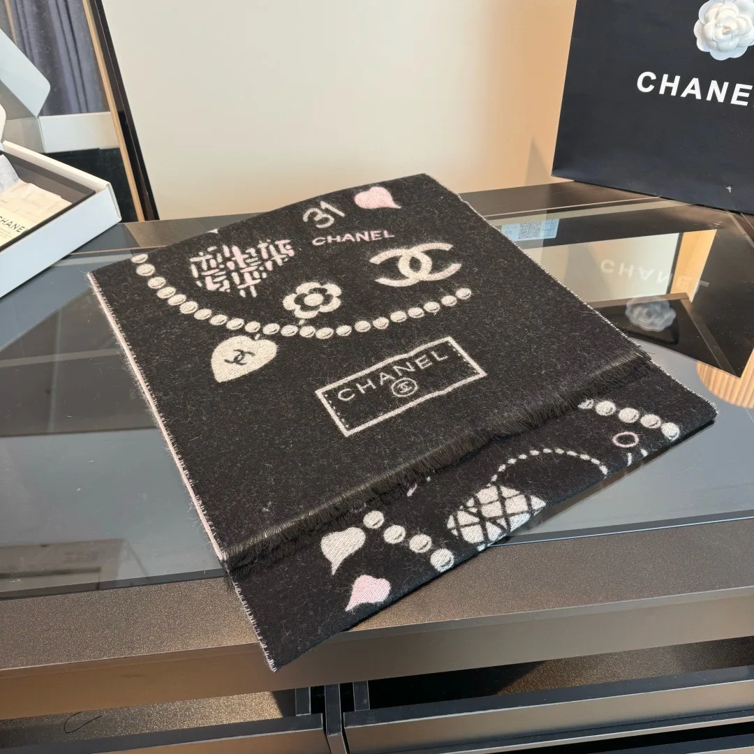 Шарфы Chanel 18104901