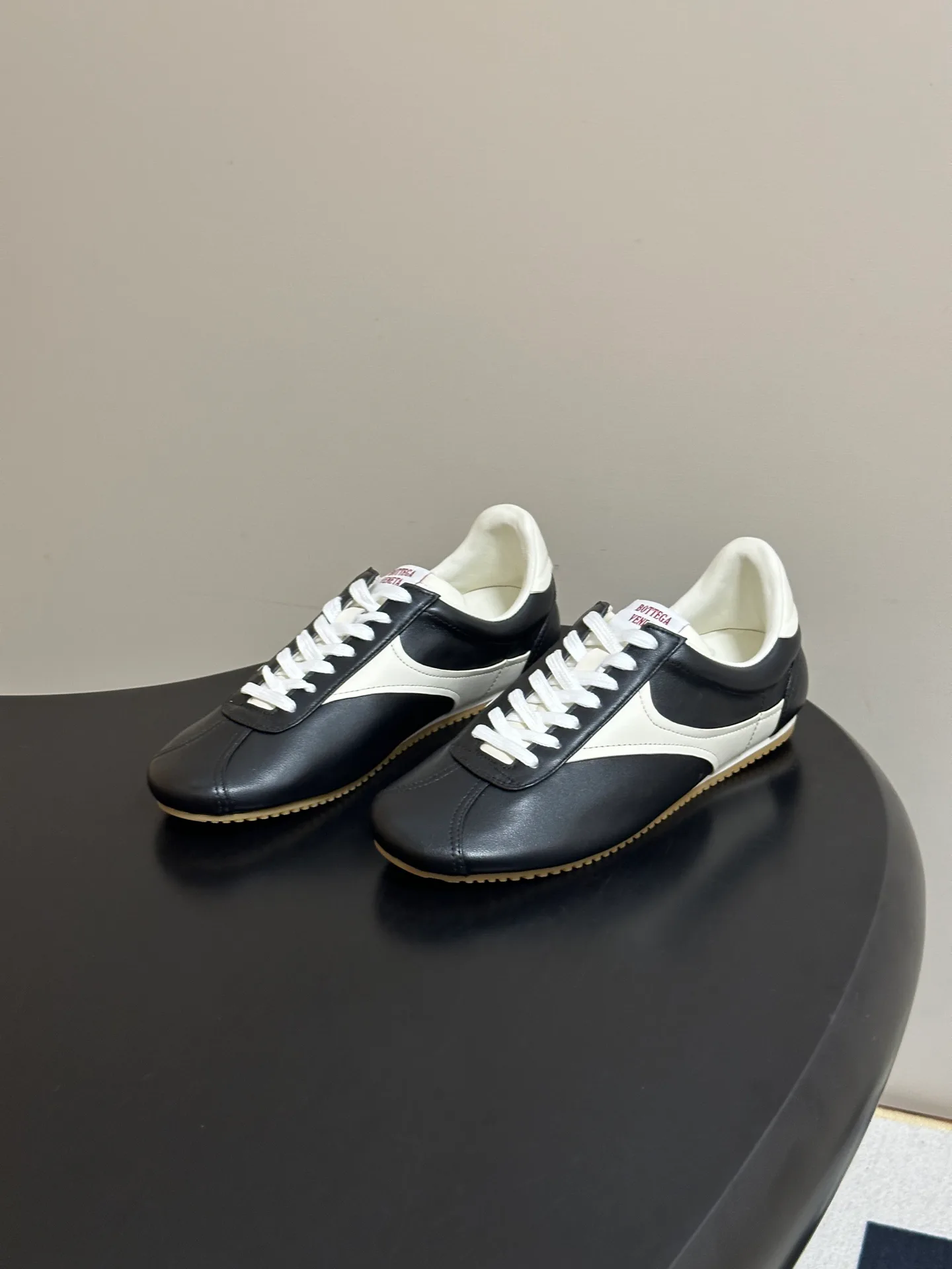 Кроссовки Женские Bottega Veneta 18070052