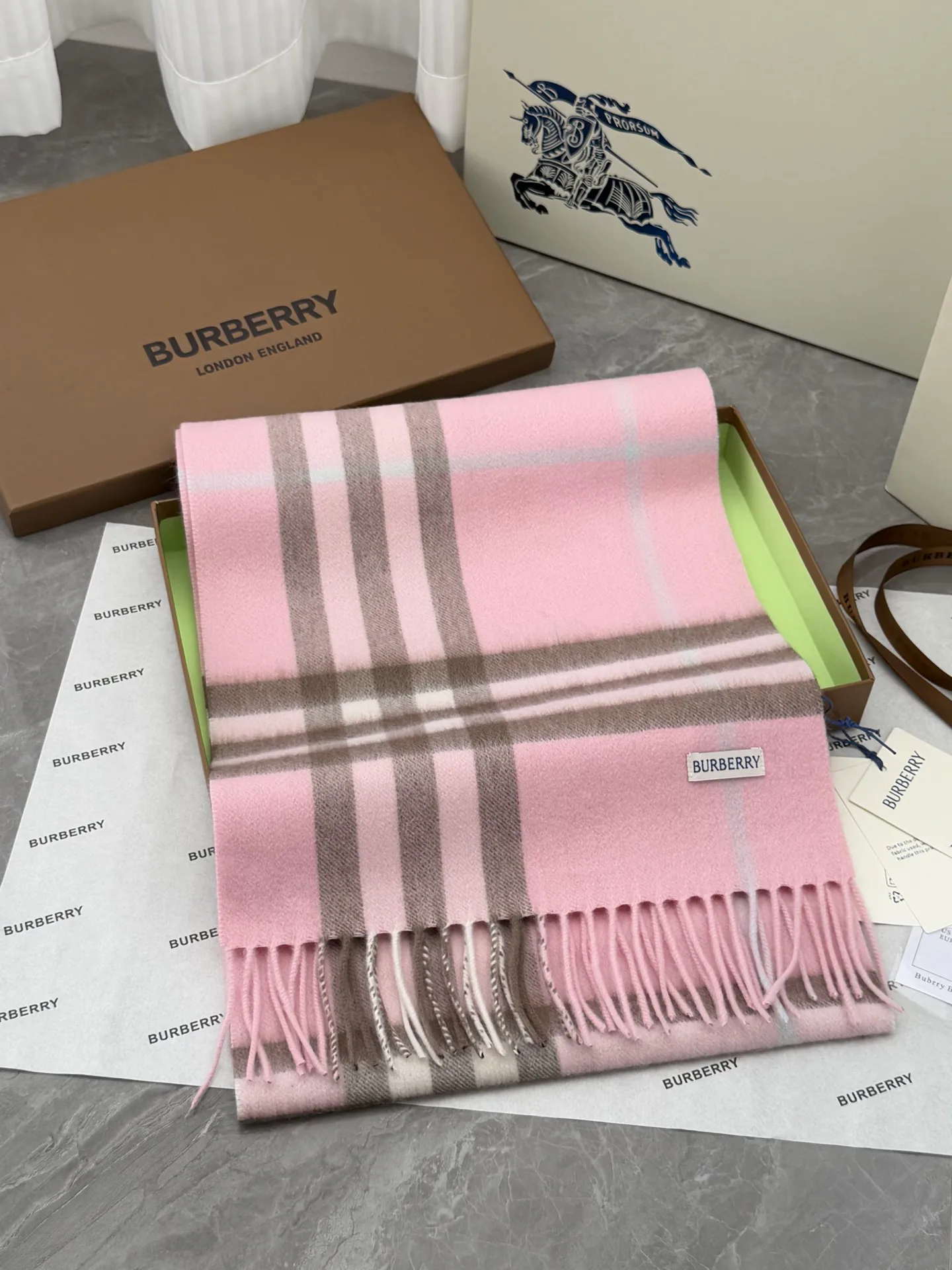 Шарфы Burberry 18675603