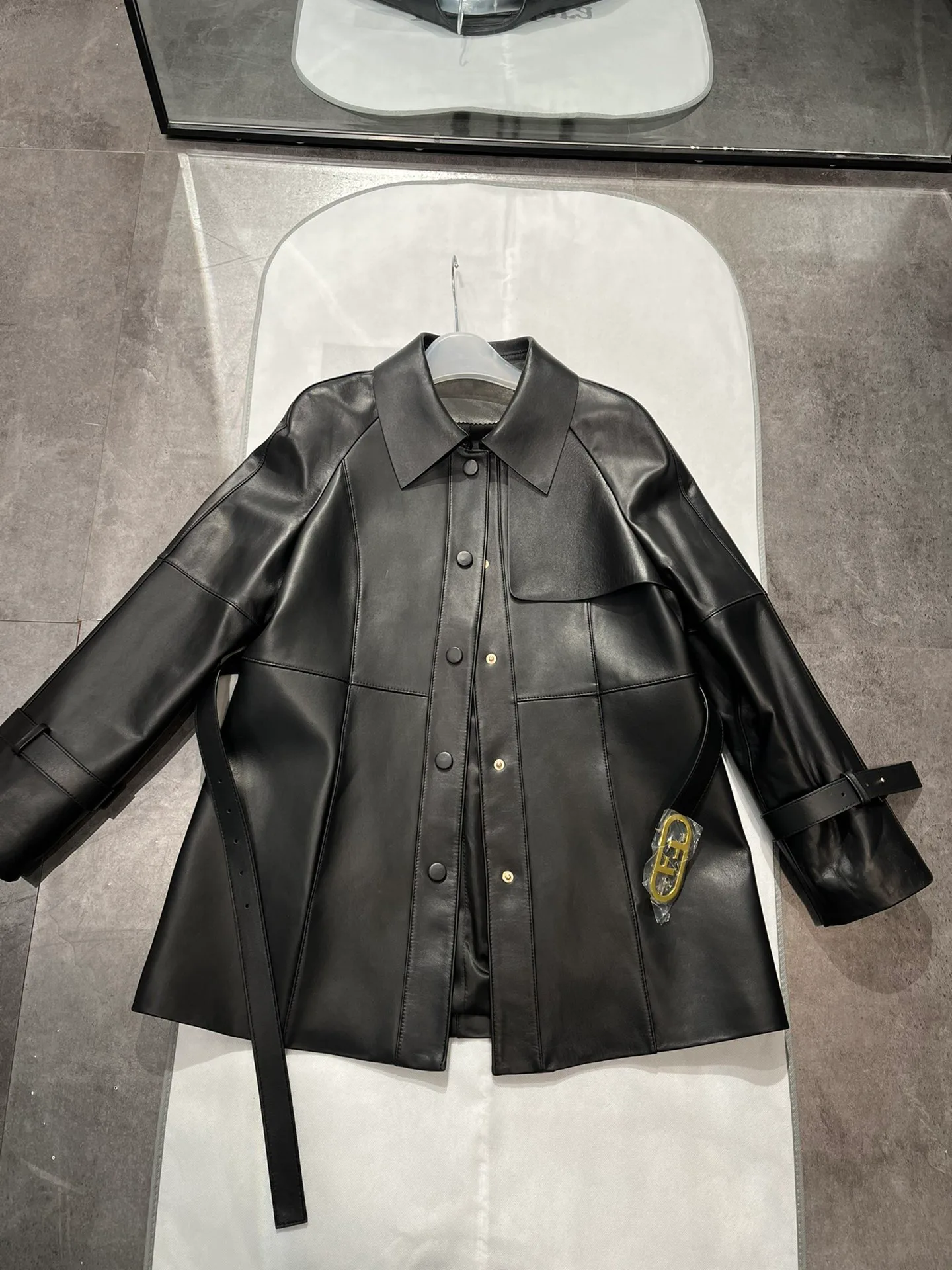Кожаные Куртки И Дублёнки Мужские Fendi 10088537