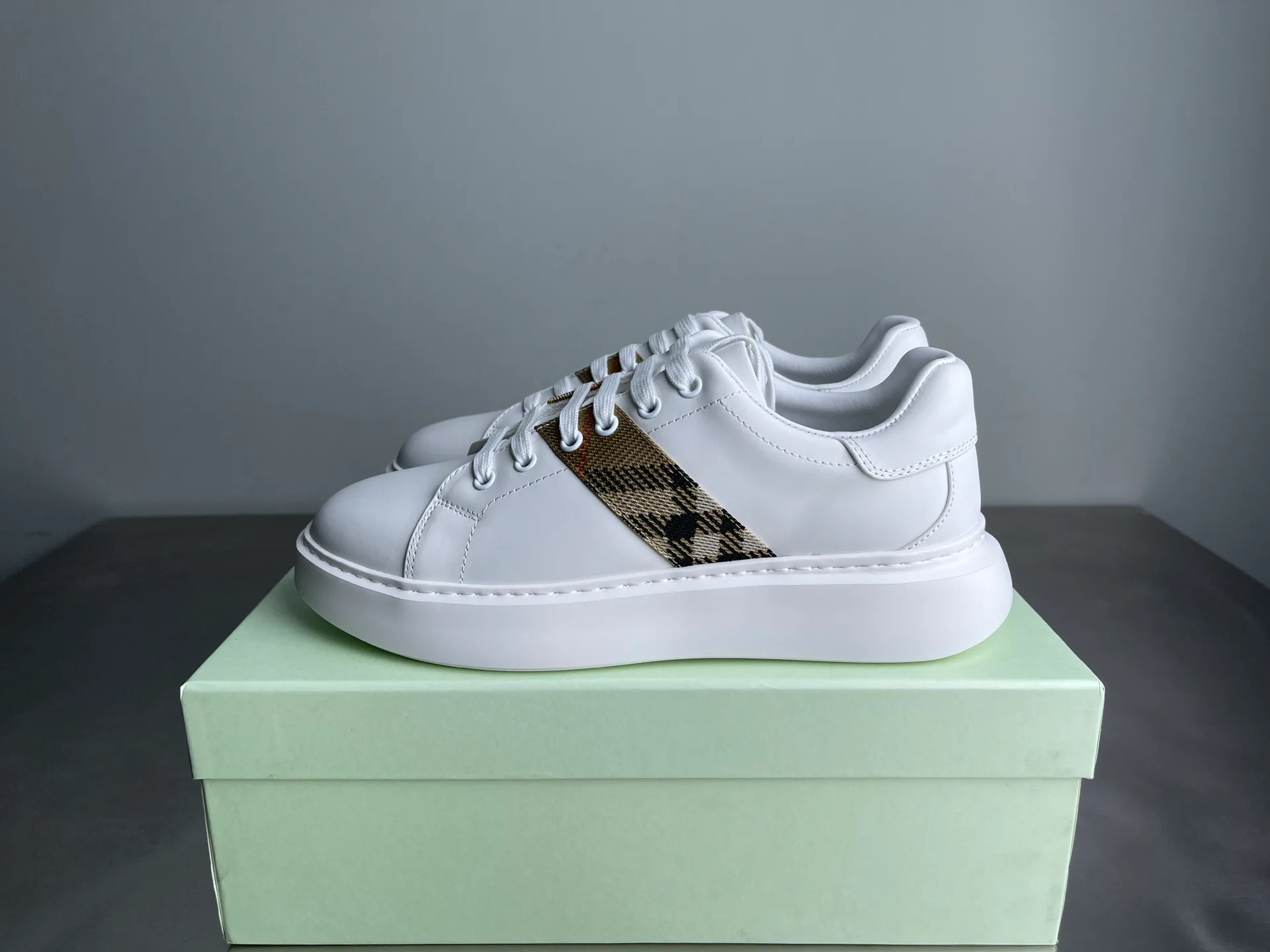 Кроссовки Мужские Burberry 11460321