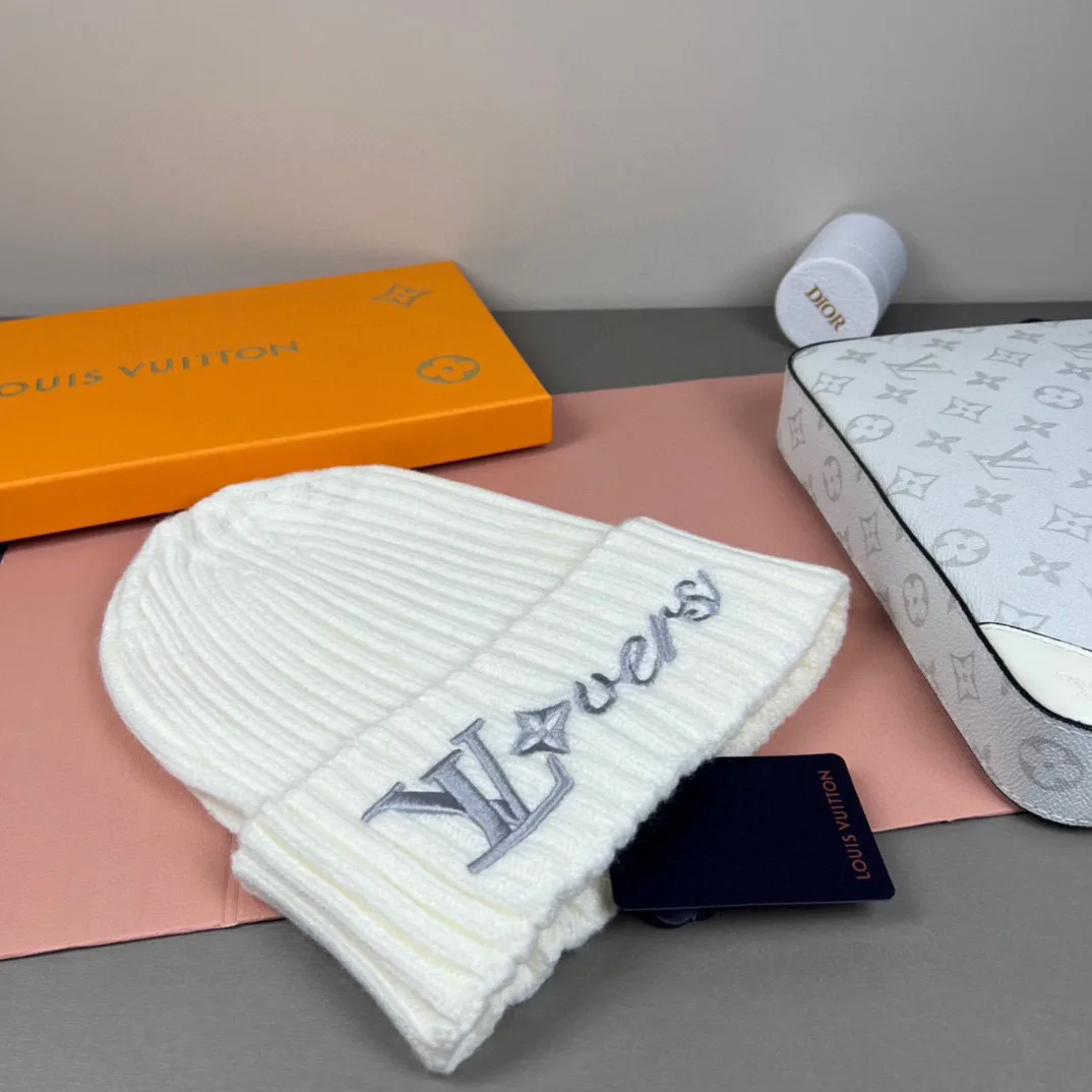 Головные Уборы Louis Vuitton 18105735