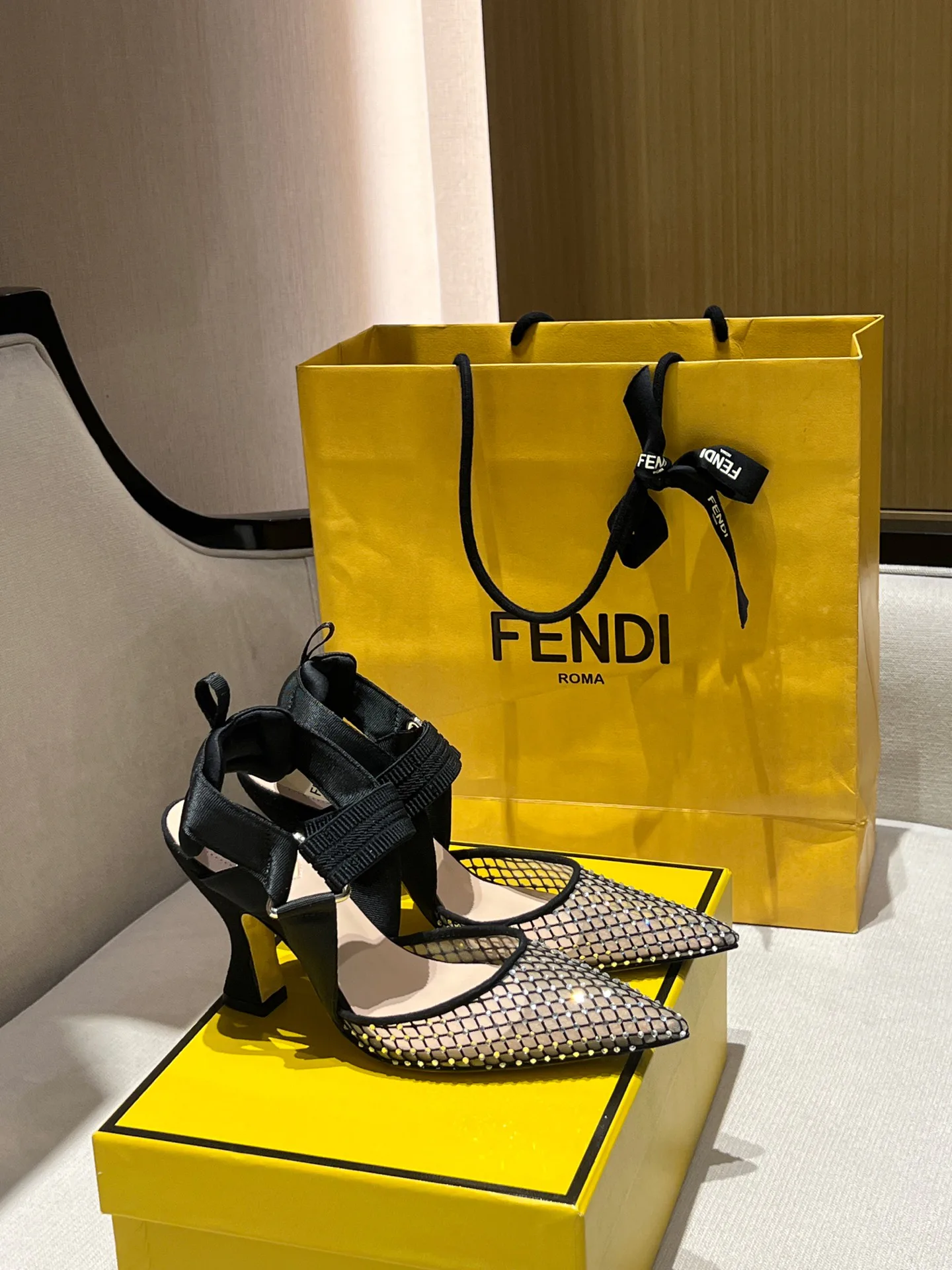 Босоножки Женские Fendi 19352421