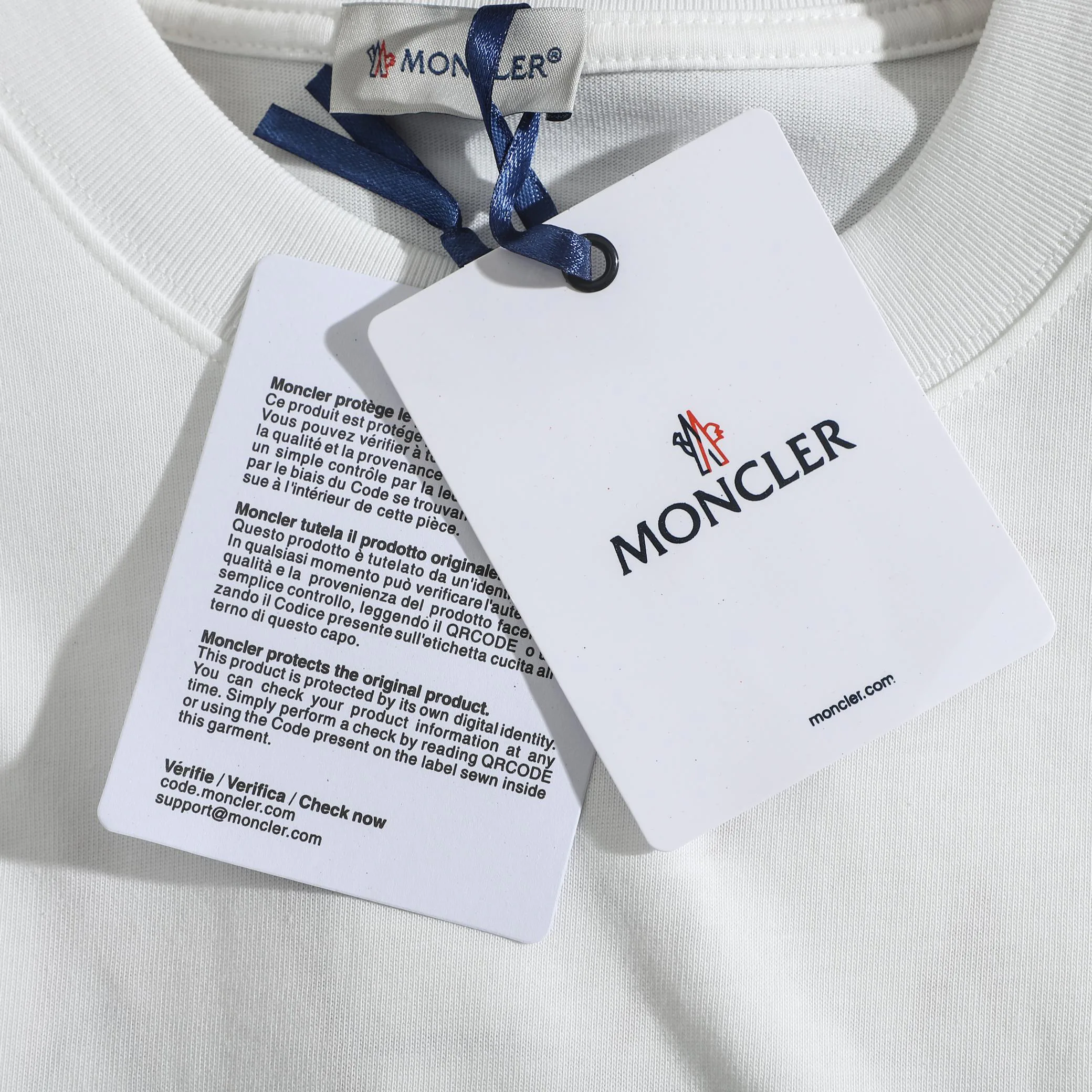 Футболки Женские Moncler 10542460