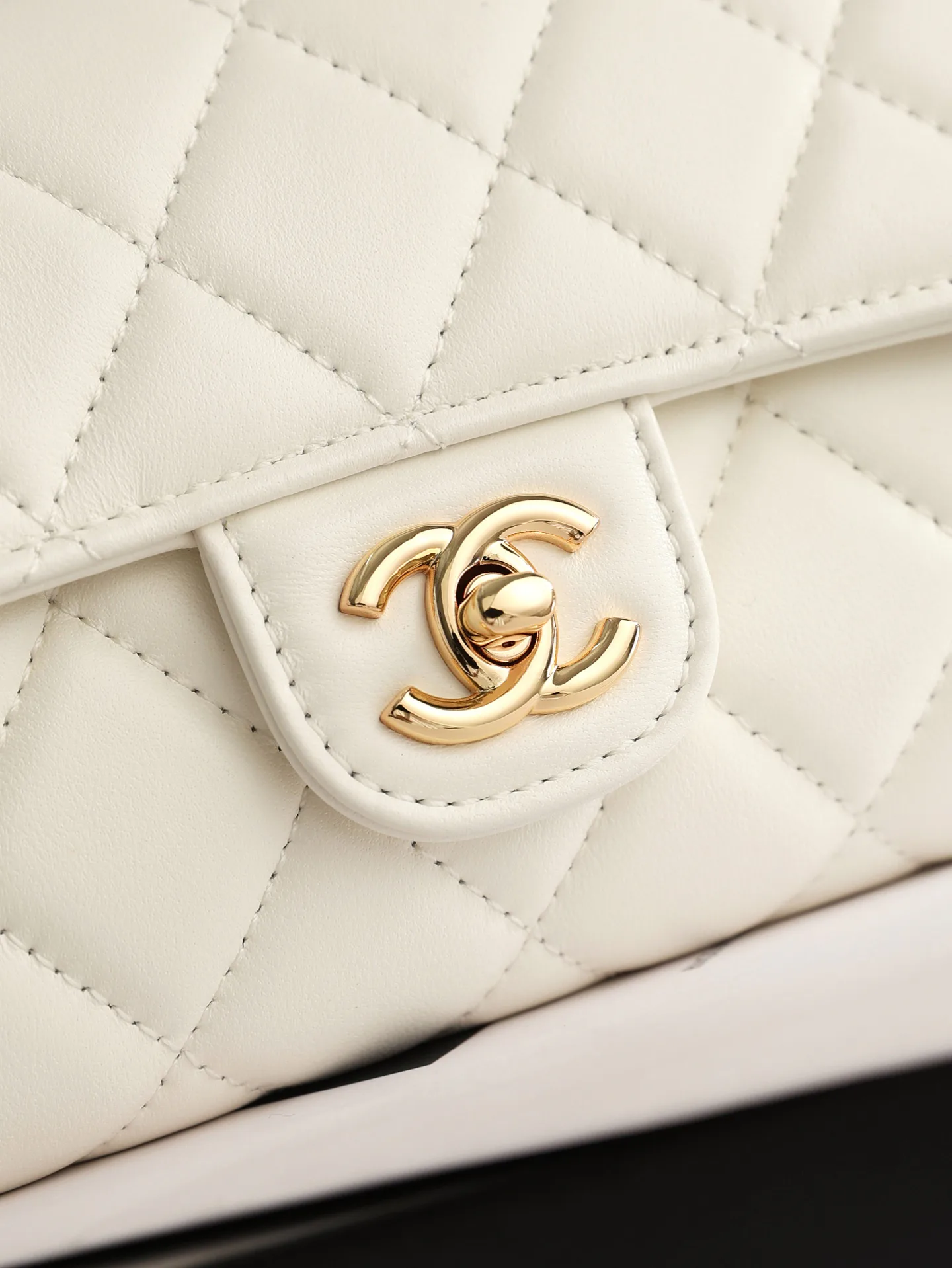 Классические Сумки Женские Chanel 18000336