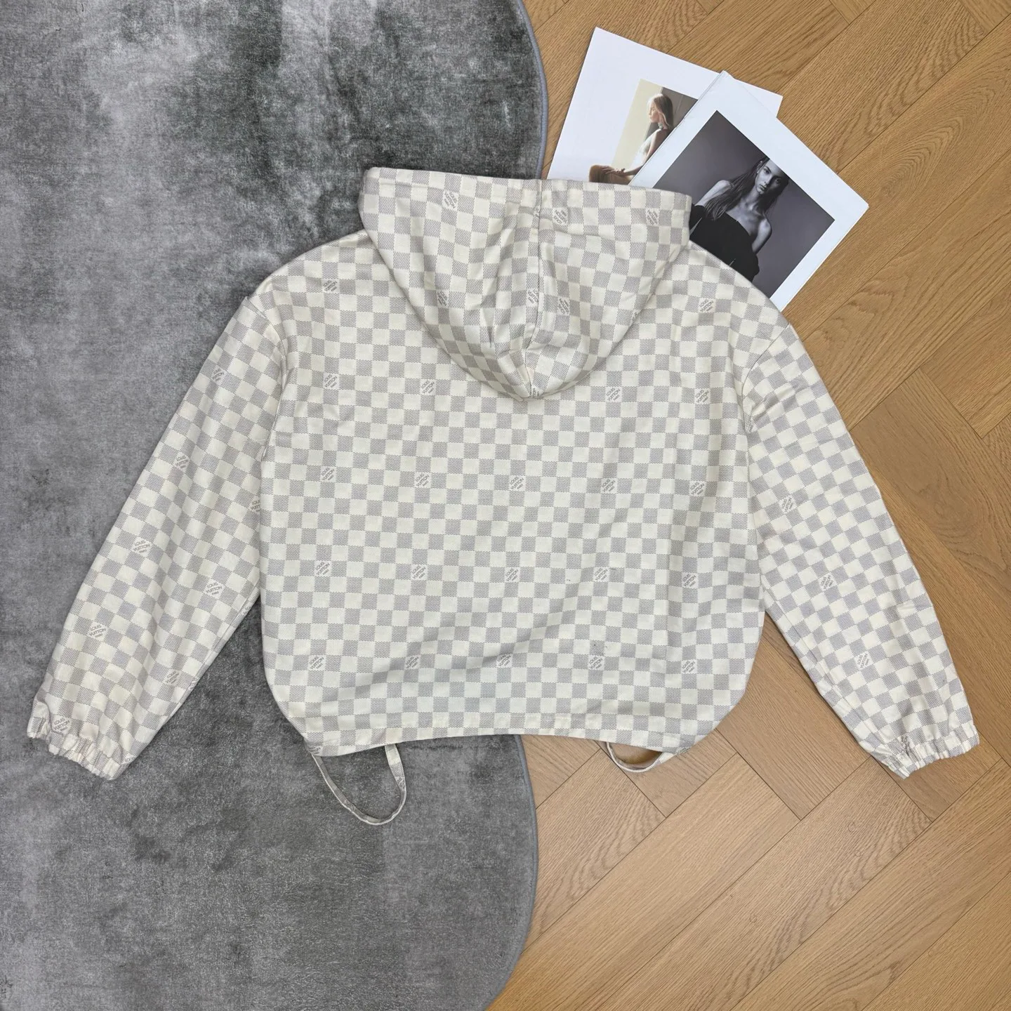 Куртки И Пуховики Женские Louis Vuitton 18348265