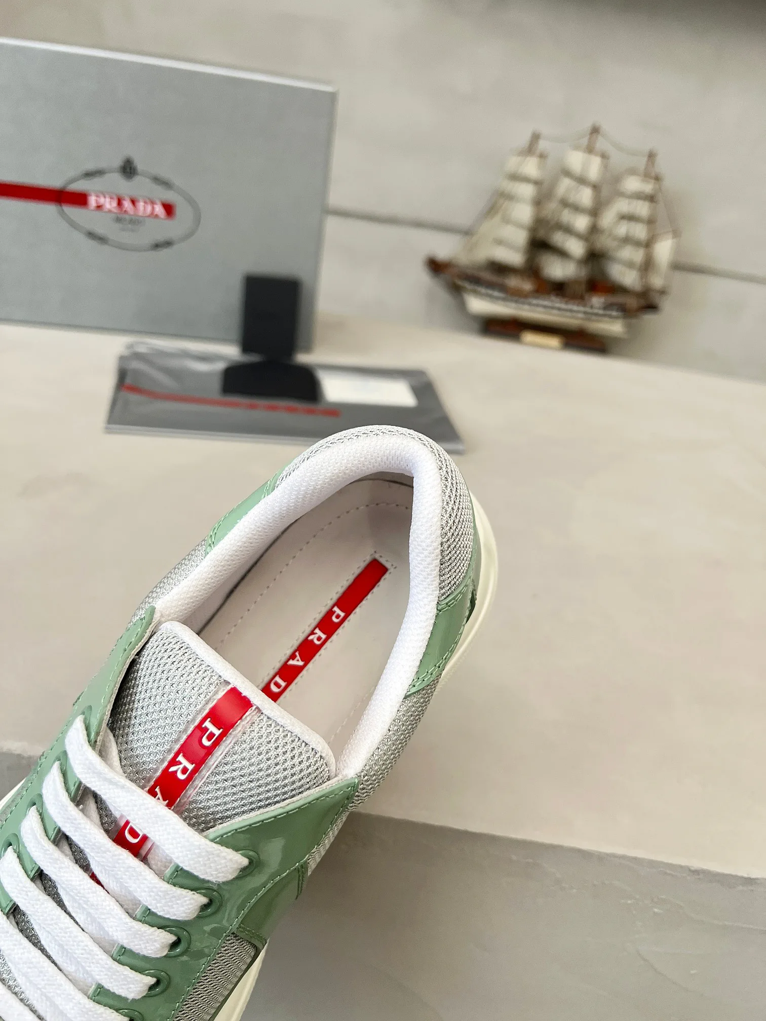 Кроссовки Женские Prada 931607