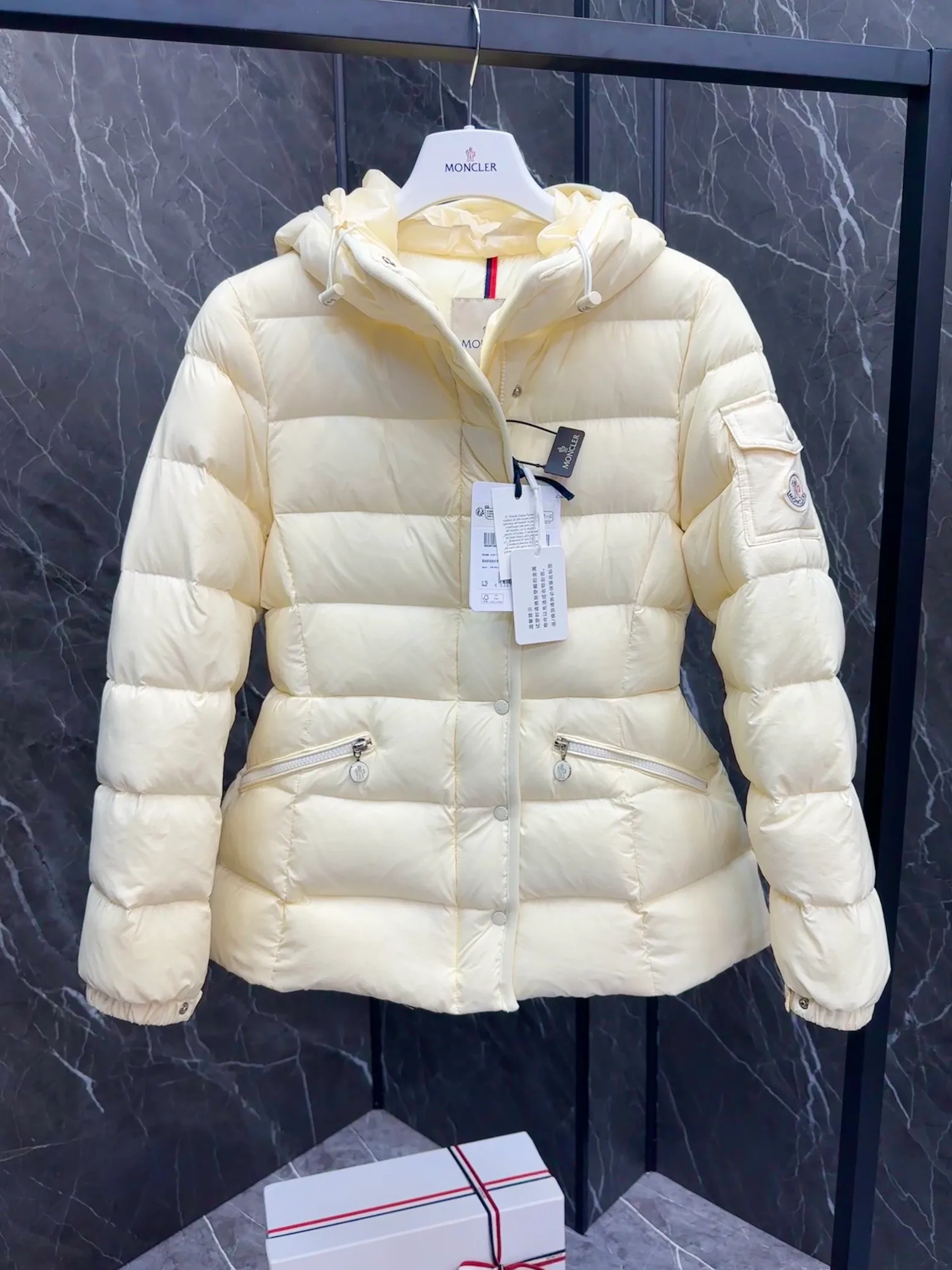 Куртки И Пуховики Женские Moncler 583246