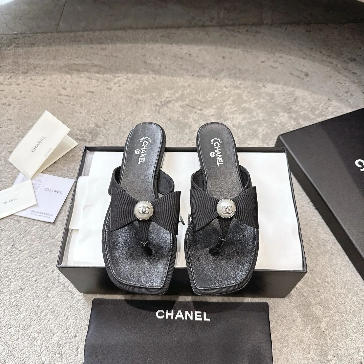 Шлепанцы Женские Chanel 17572292
