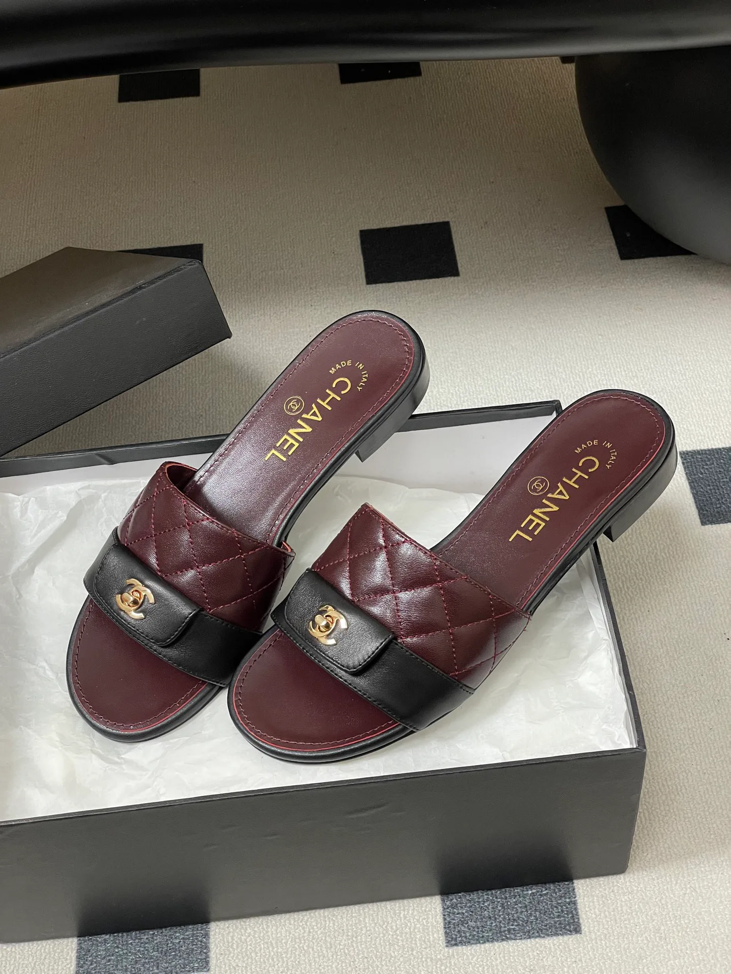 Шлепанцы Женские Chanel 10993944