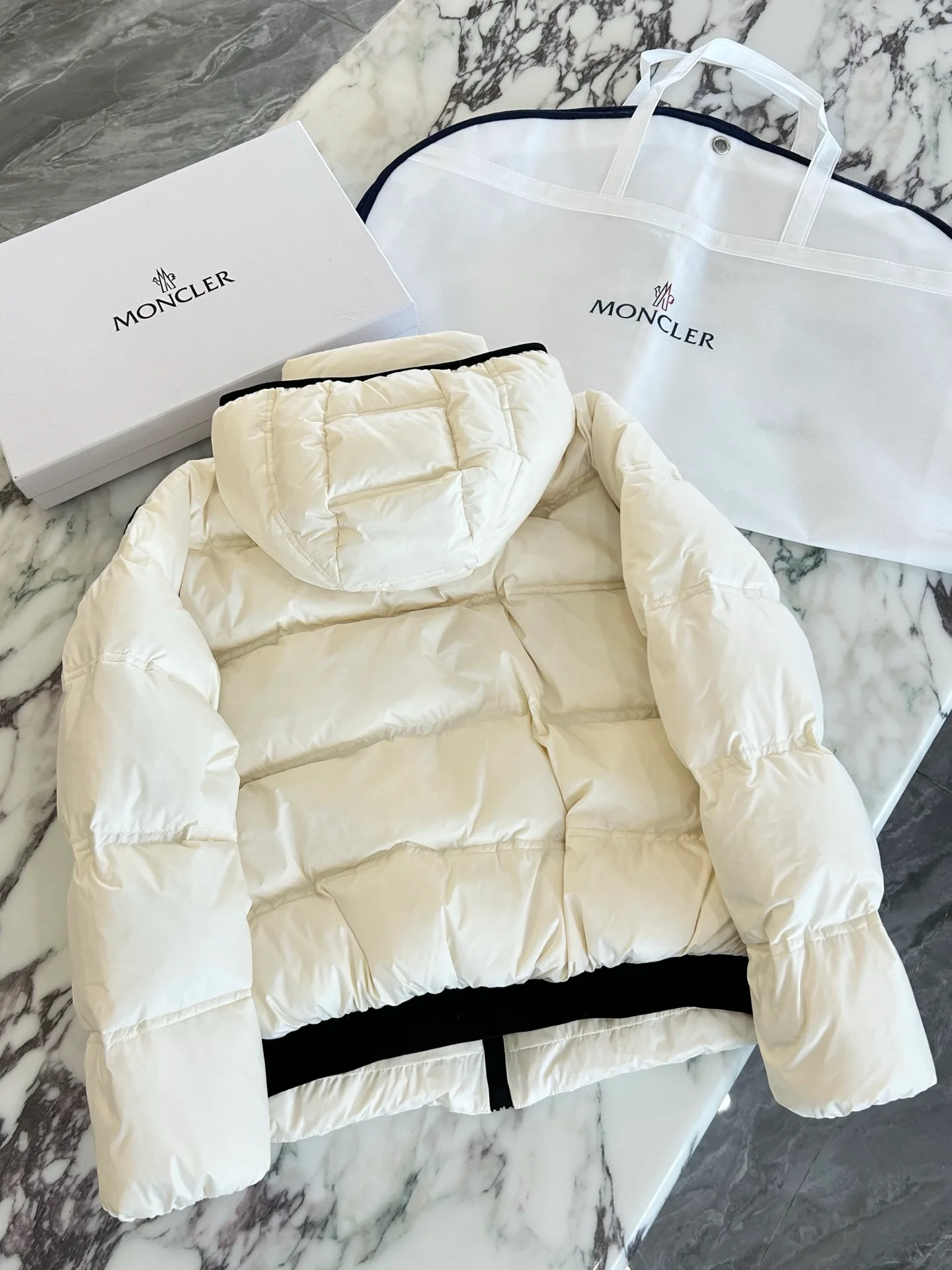 Куртки И Пуховики Женские Moncler 17904501