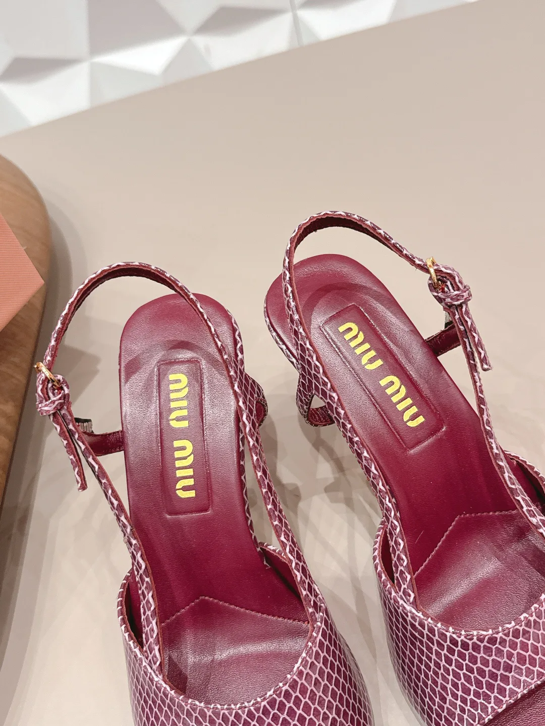 Босоножки Женские Miu Miu 11014328