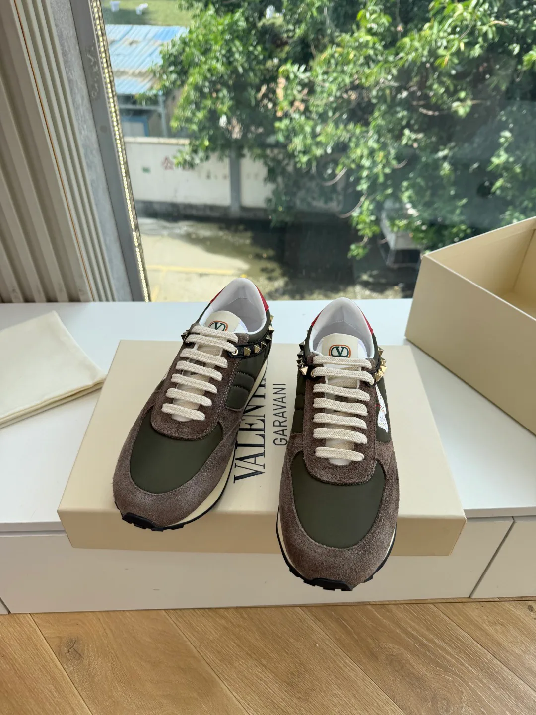 Кроссовки Женские Valentino 18053446