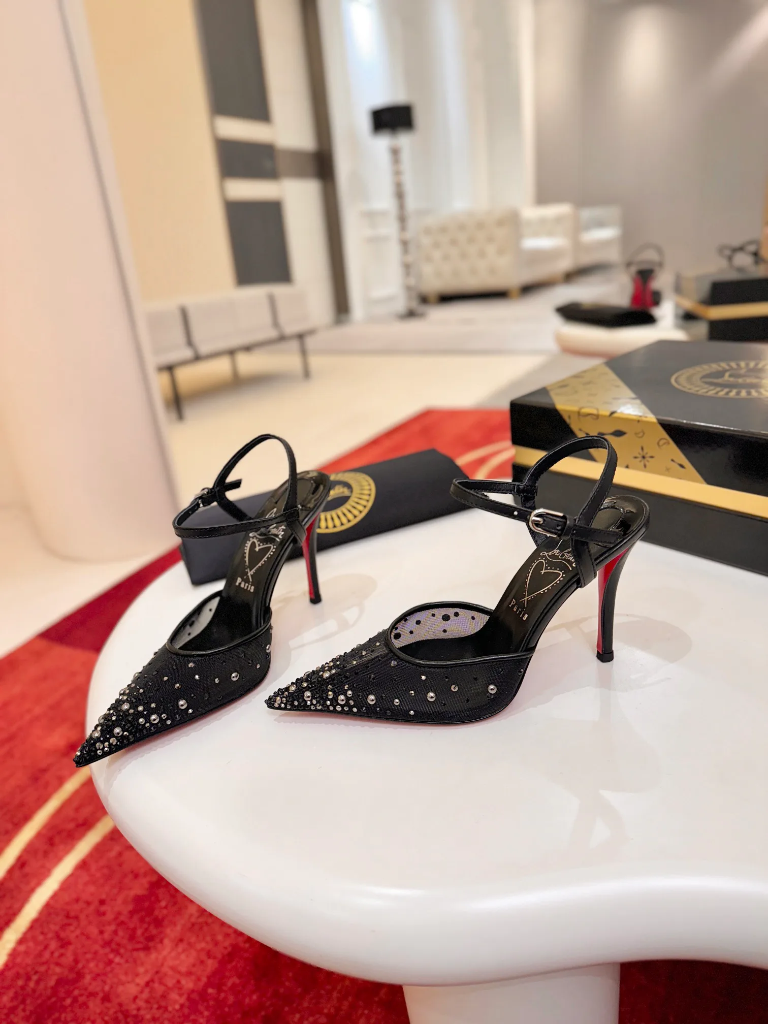 Туфли Женские Christian Louboutin 13321636