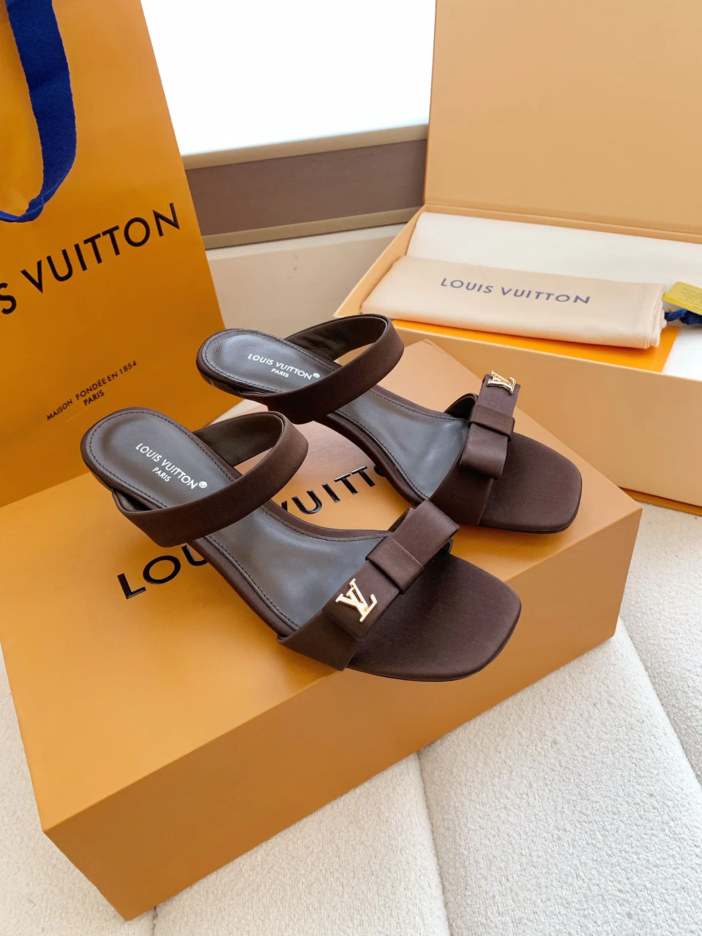 Босоножки Женские Louis Vuitton 13084440