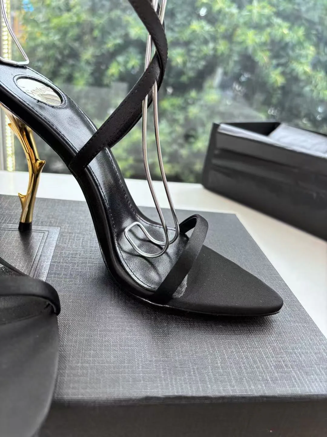 Босоножки Женские Saint Laurent 11660355